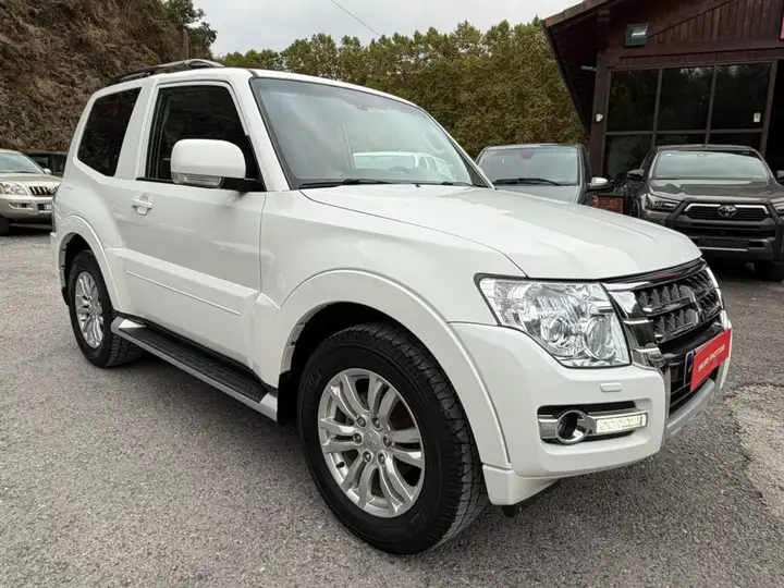 Mitsubishi Montero 3.2 DI-D 5AT Kaiteki 3p 2016, foto 4