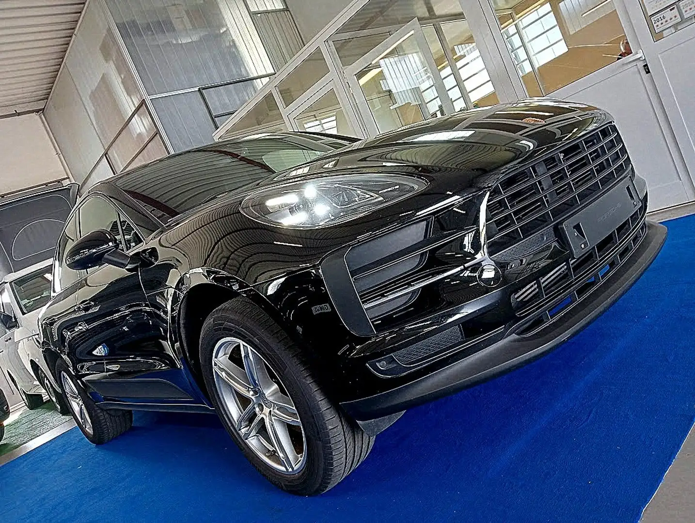 Porsche Macan 245cv PDK UFFICIALE LED 19" CAMERA IVA DEDUCIBILE Zwart - 2