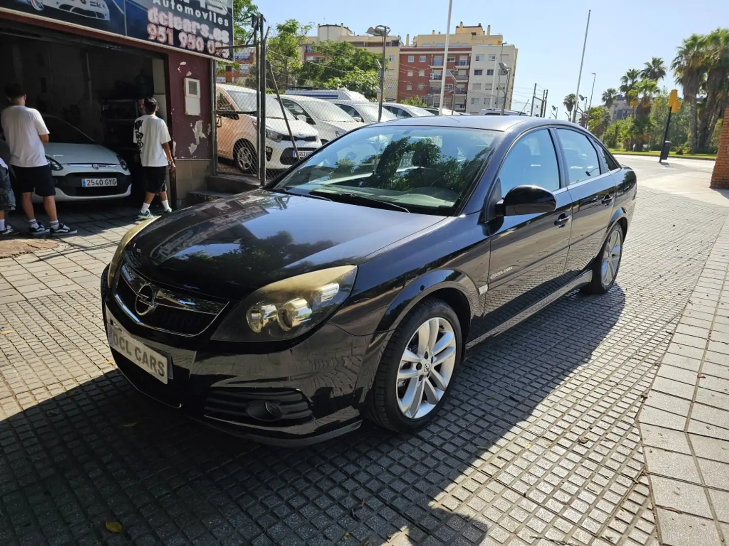 Opel Vectra 1.9CDTI 8v Comfort Zwart - 1
