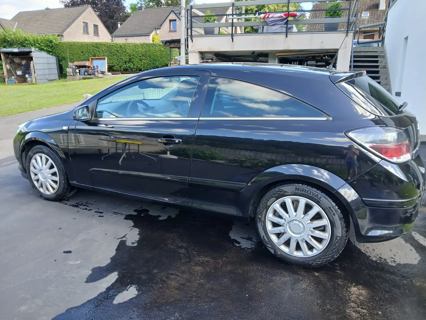 Opel Astra Astra GTC 1.7 CDTi ecoFLEX Cosmo FAP Zwart - 2