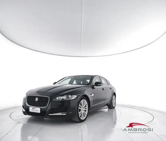 Jaguar XF 2.0 D 240 CV AWD aut. Prestige - PER OPERATORI DEL SETTORE