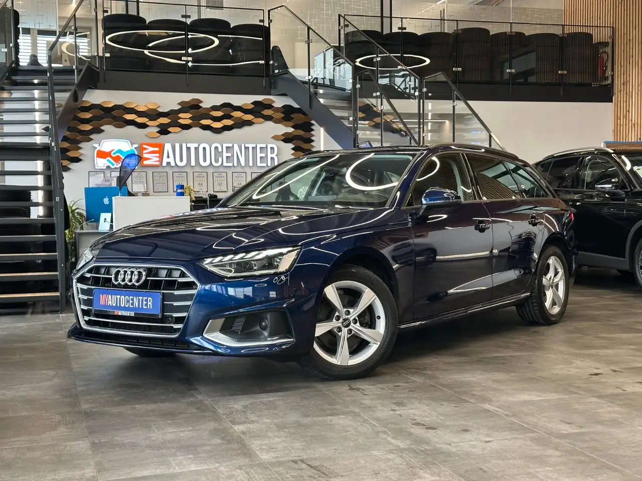 Audi A4 *MASAGE*LED*STHZ*ACC*AHK*CARPLAY*CAM*1-HAND* — photo 1 of 40