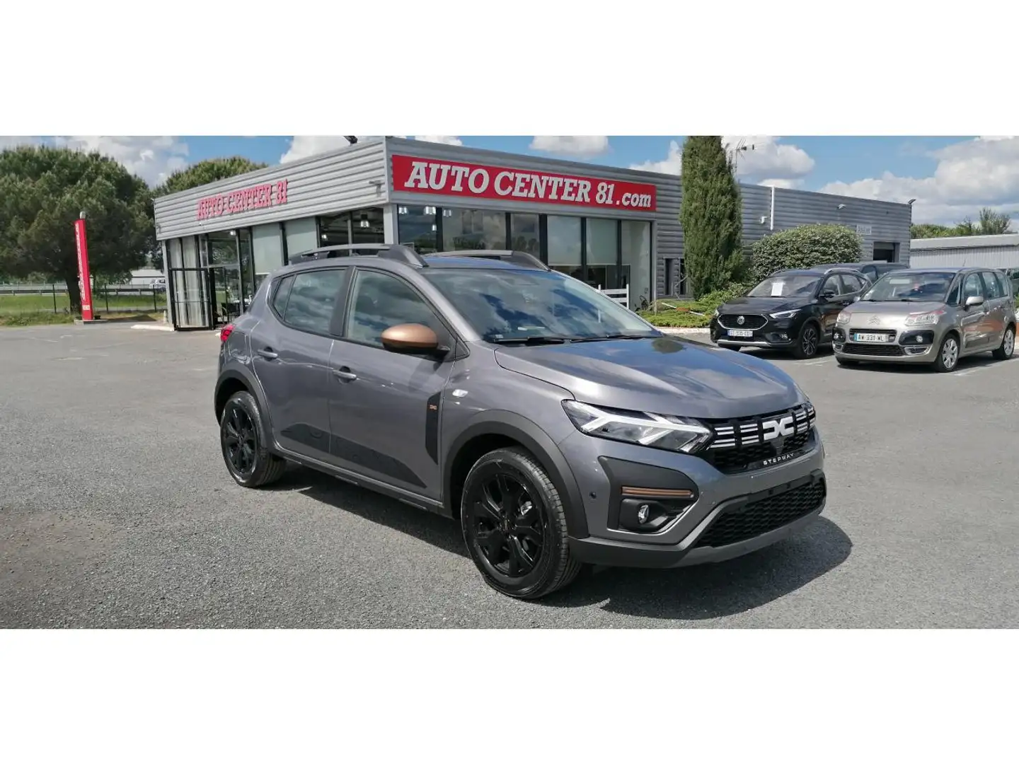 Dacia Sandero Stepway 1.0 ECO-G 100 Extême + PACK CONFORT Gris - 1