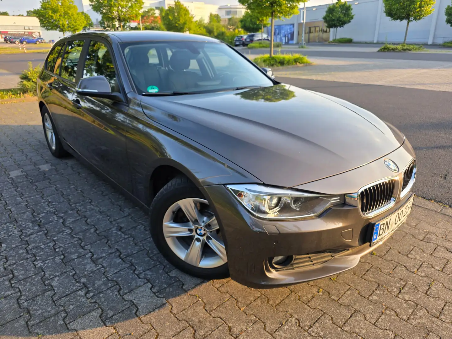 BMW 320 320d Touring - 1