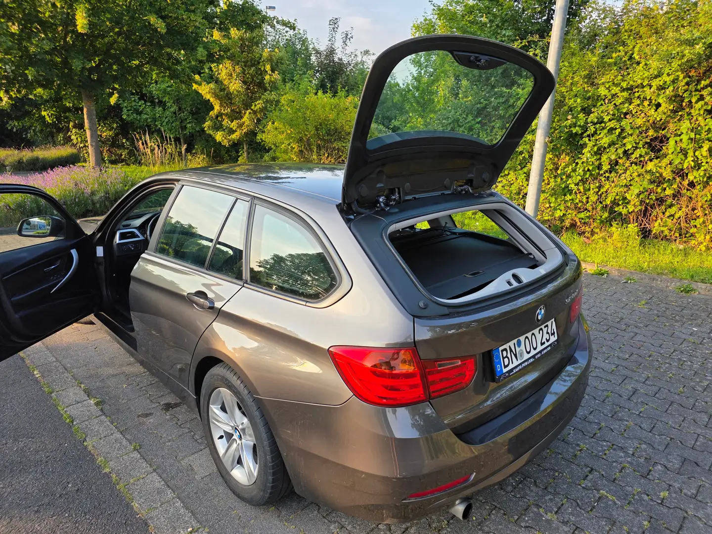 BMW 320 320d Touring - 2