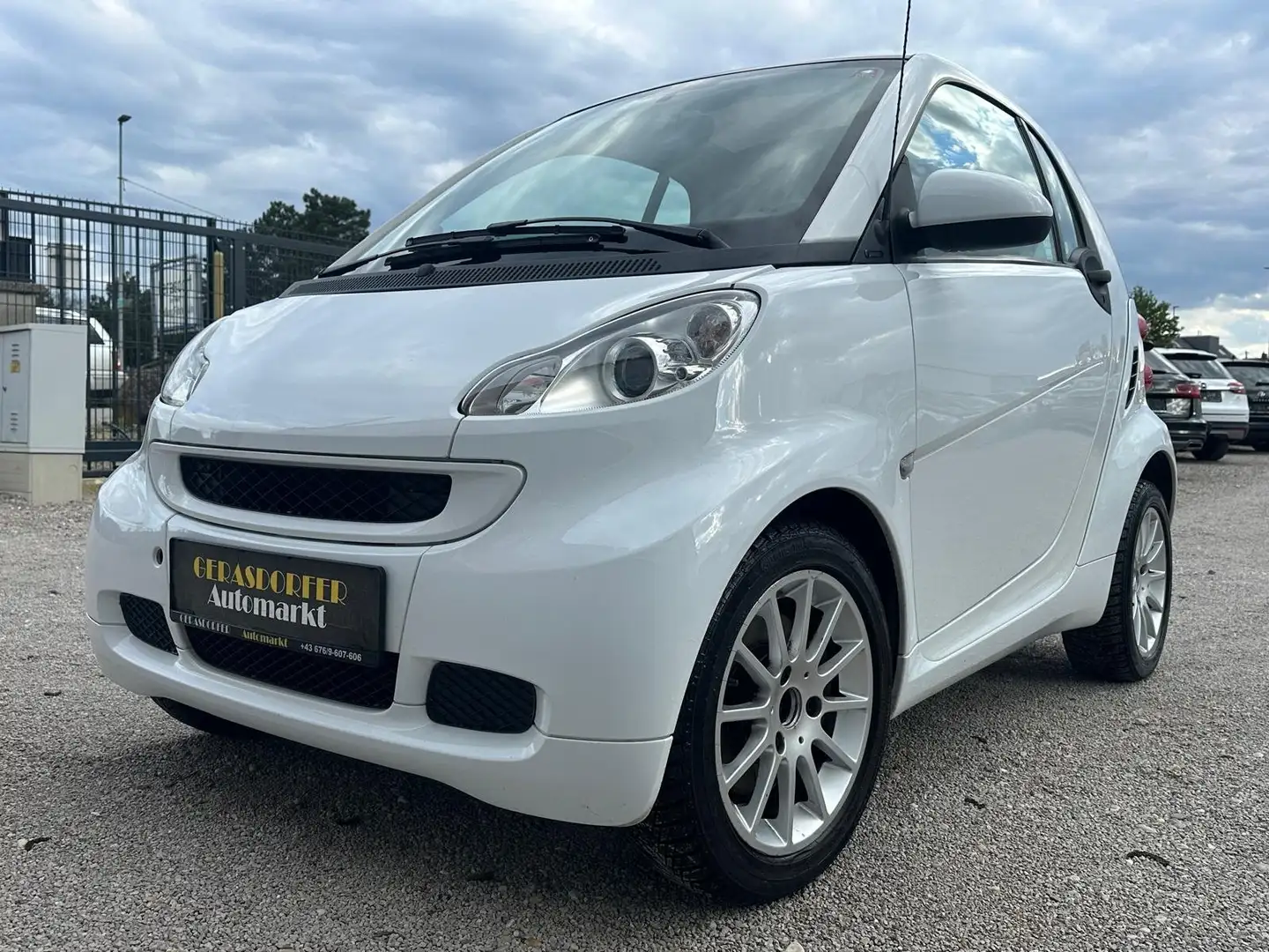 smart forTwo Micro Hybrid Drive *Klima*Panorama*Finanzierung* Weiß - 2
