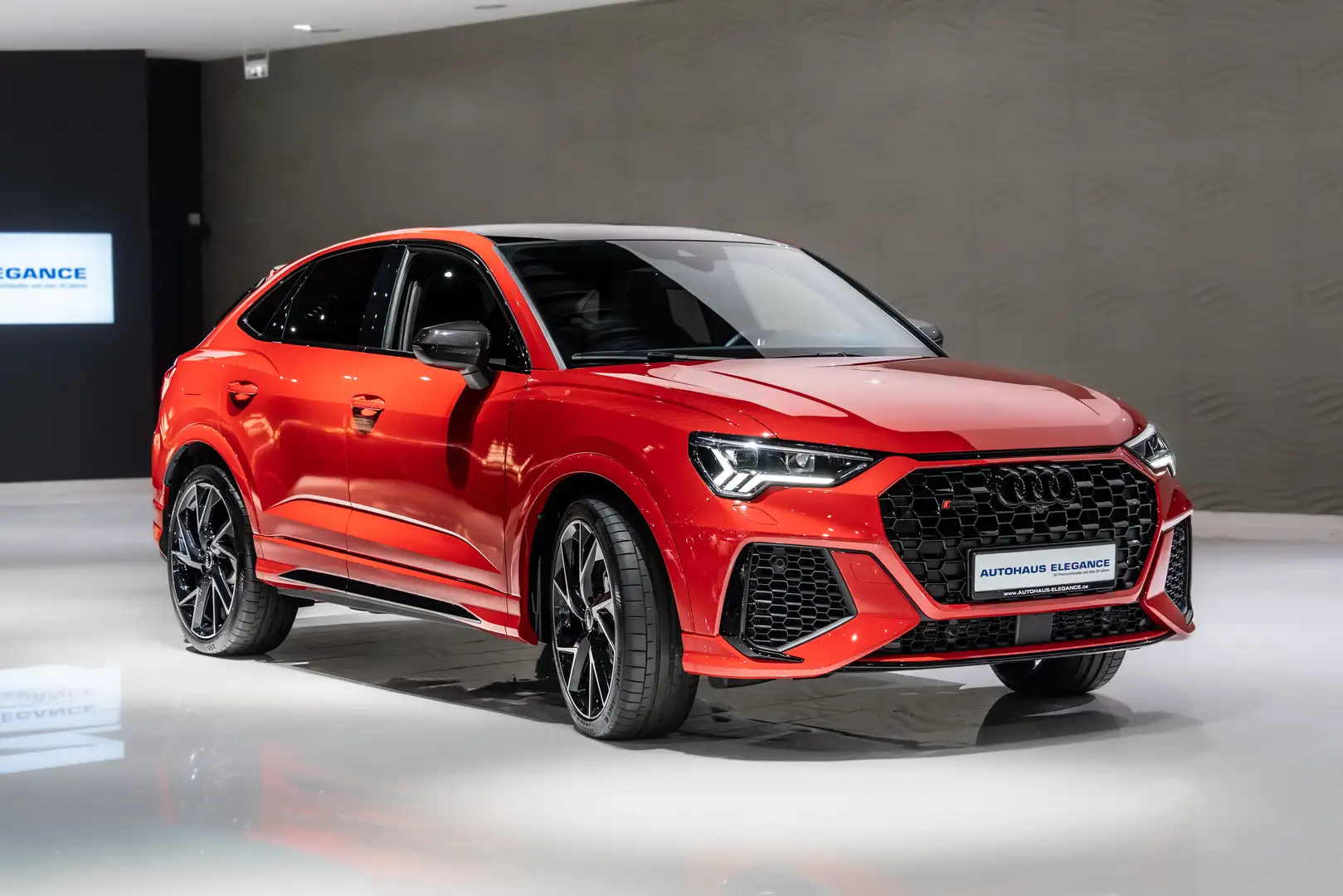 Audi RS Q3 2.5 TFSI quattro*RS-ABGAS*CARBON* Rot - 2