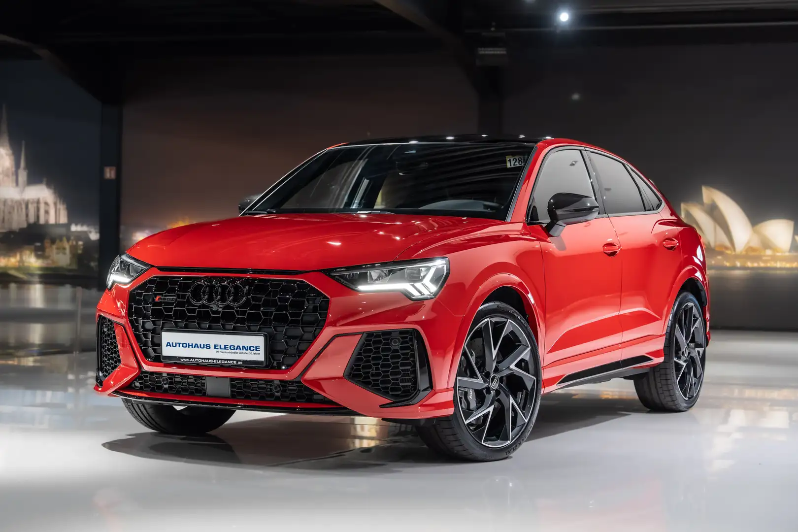 Audi RS Q3 2.5 TFSI quattro*RS-ABGAS*CARBON* Rot - 1