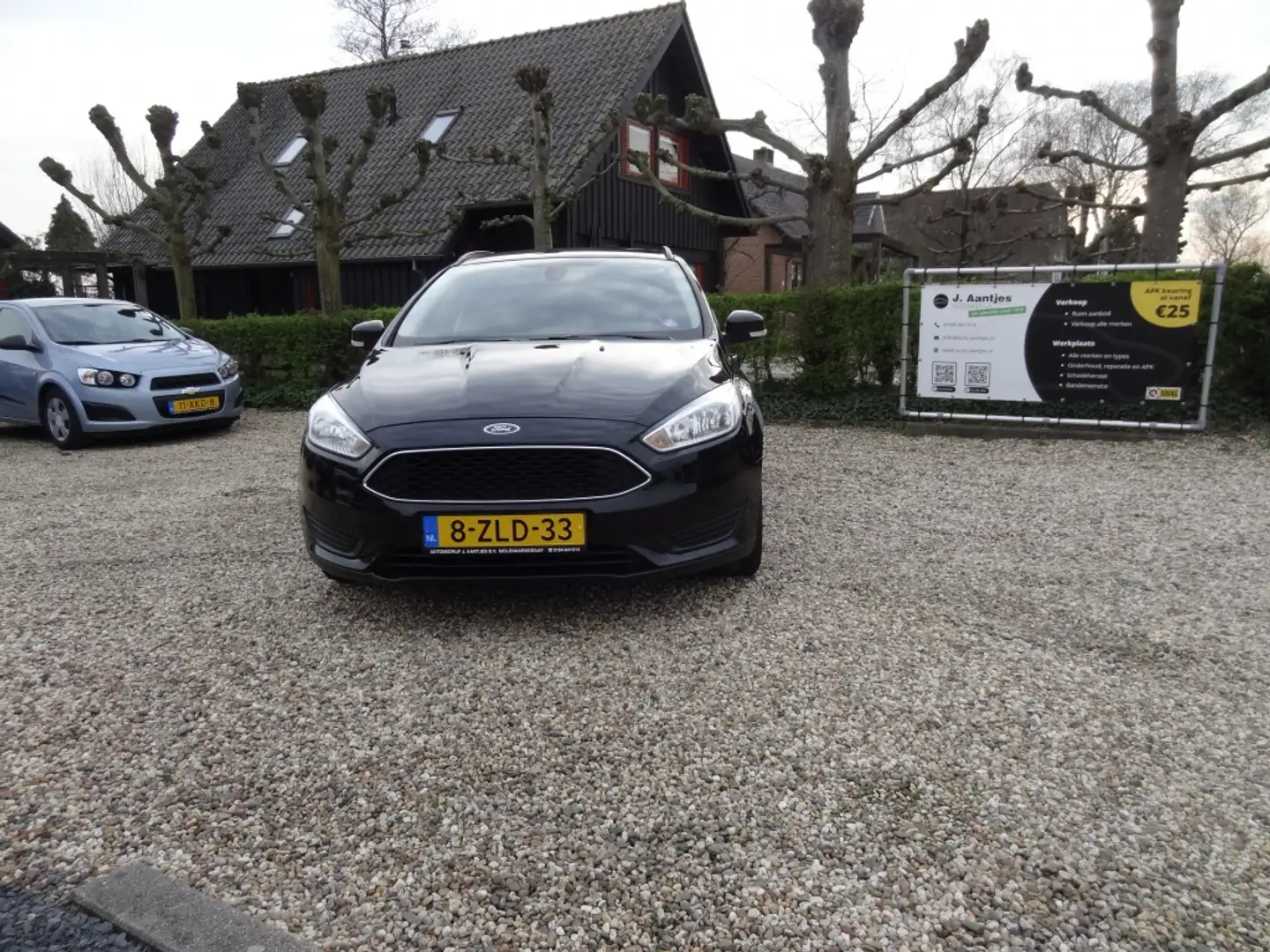 Ford Focus Wagon 1.0 Edition Navigatie/Parkeersensoren Zwart - 2