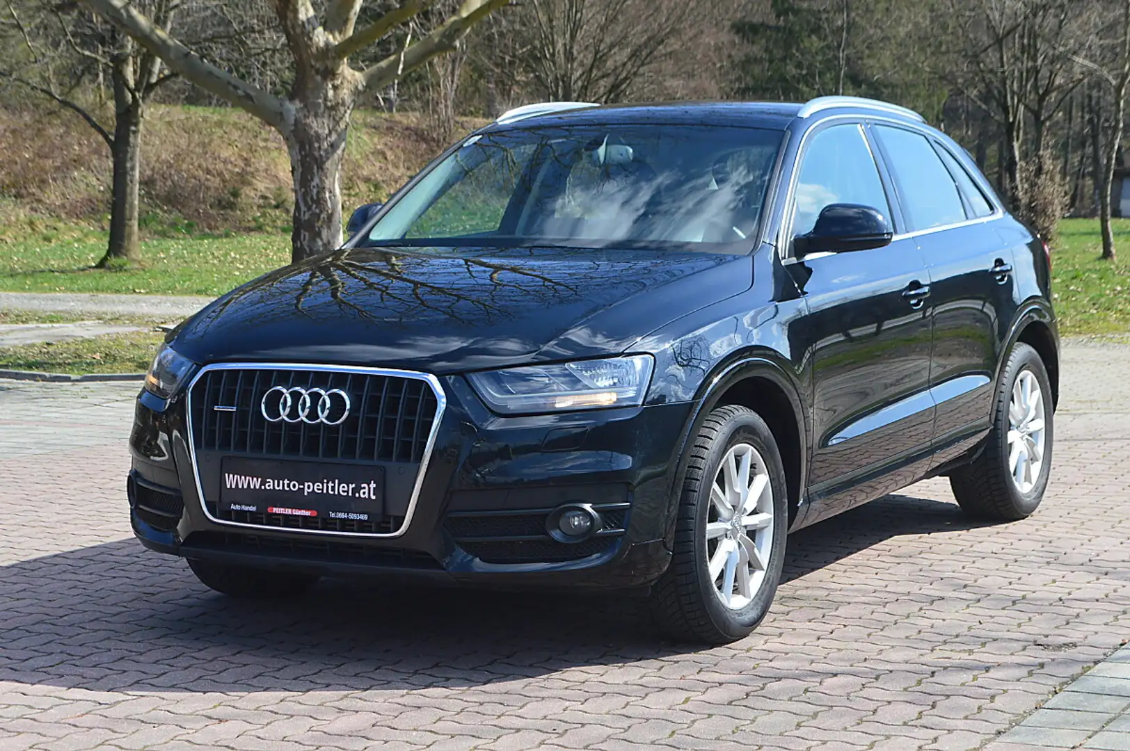Audi Q3 2,0 TDI quattro+NAVI+AHK+SHZ+PDC Schwarz - 2