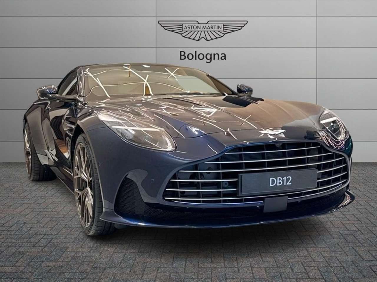 Aston Martin DB12 V8 Coupé