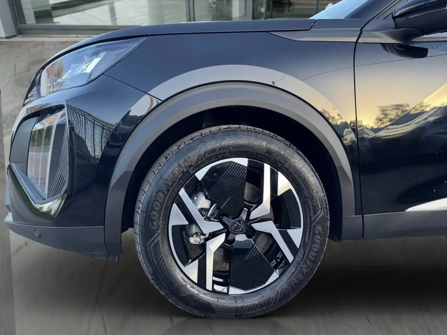 Peugeot 2008 1.2 hybrid Allure 145cv e-dcs6 Con NAVIGATORE Zwart - 2