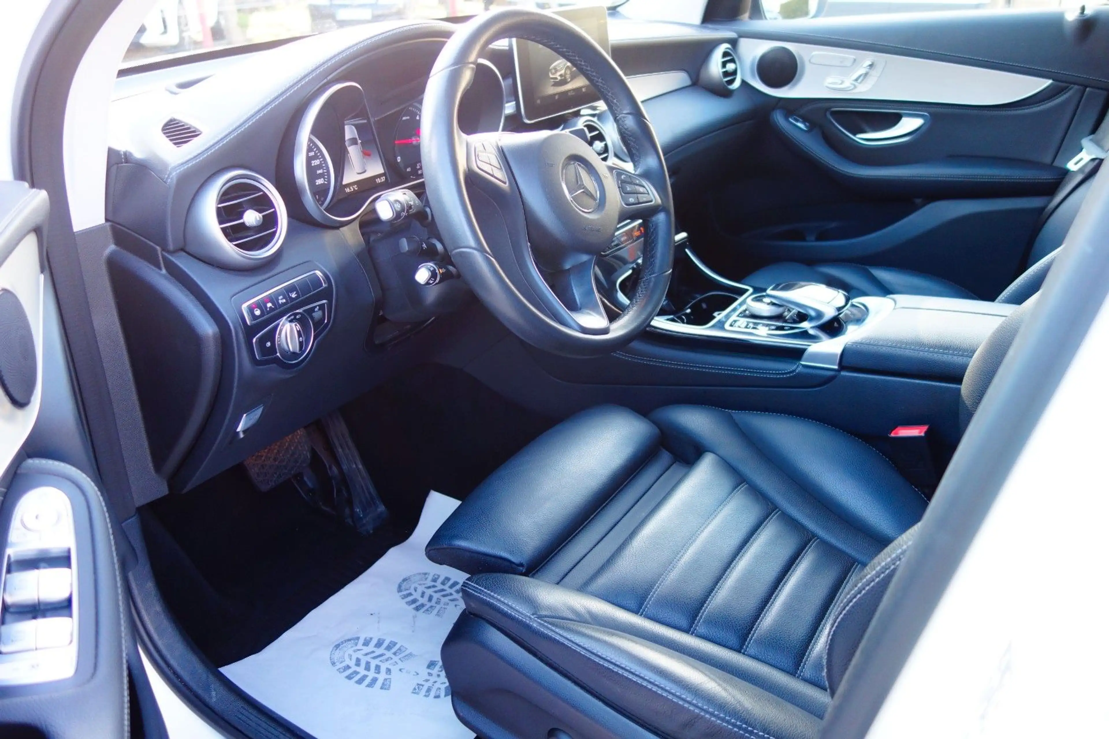 Mercedes-Benz GLC 350 d 4Matic" AMG-Line"Pano,Camera,AHK,Spur — photo 9