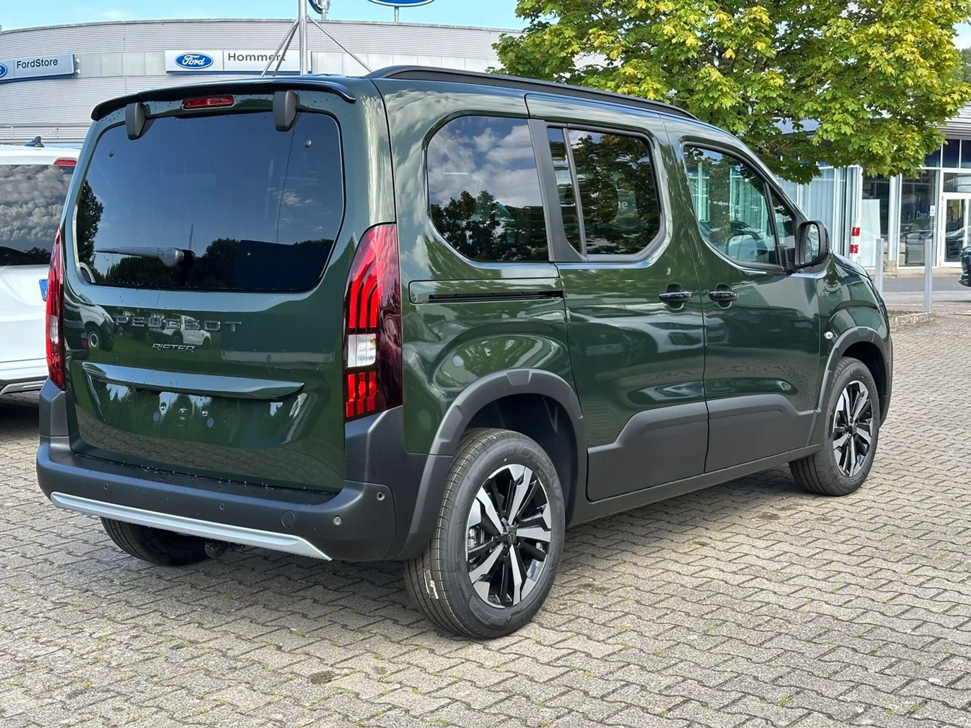Peugeot Rifter L1 GT Diesel 130 LED*Navi*360°*Autom* — photo 5
