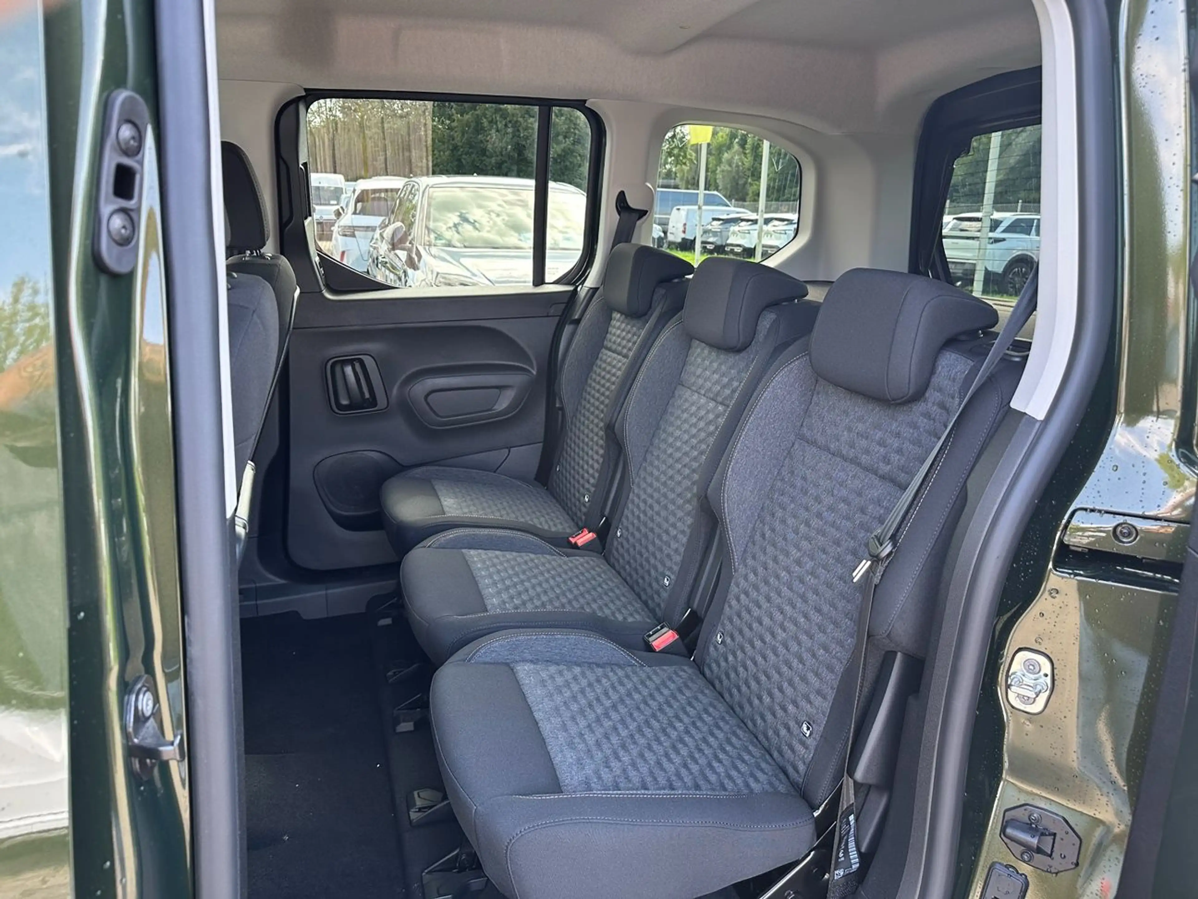 Peugeot Rifter L1 GT Diesel 130 LED*Navi*360°*Autom* — photo 11