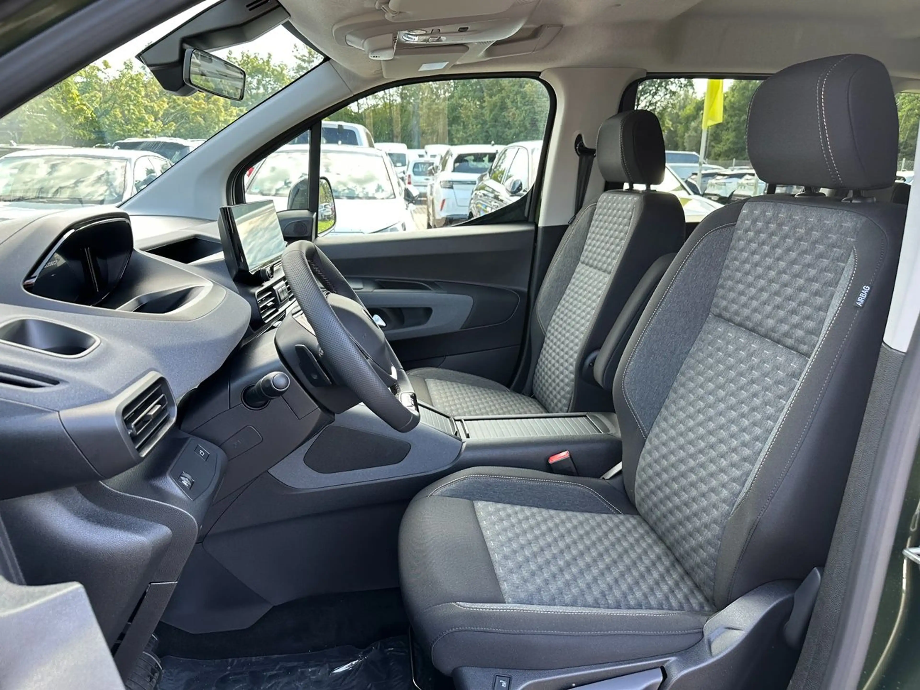 Peugeot Rifter L1 GT Diesel 130 LED*Navi*360°*Autom* — photo 14
