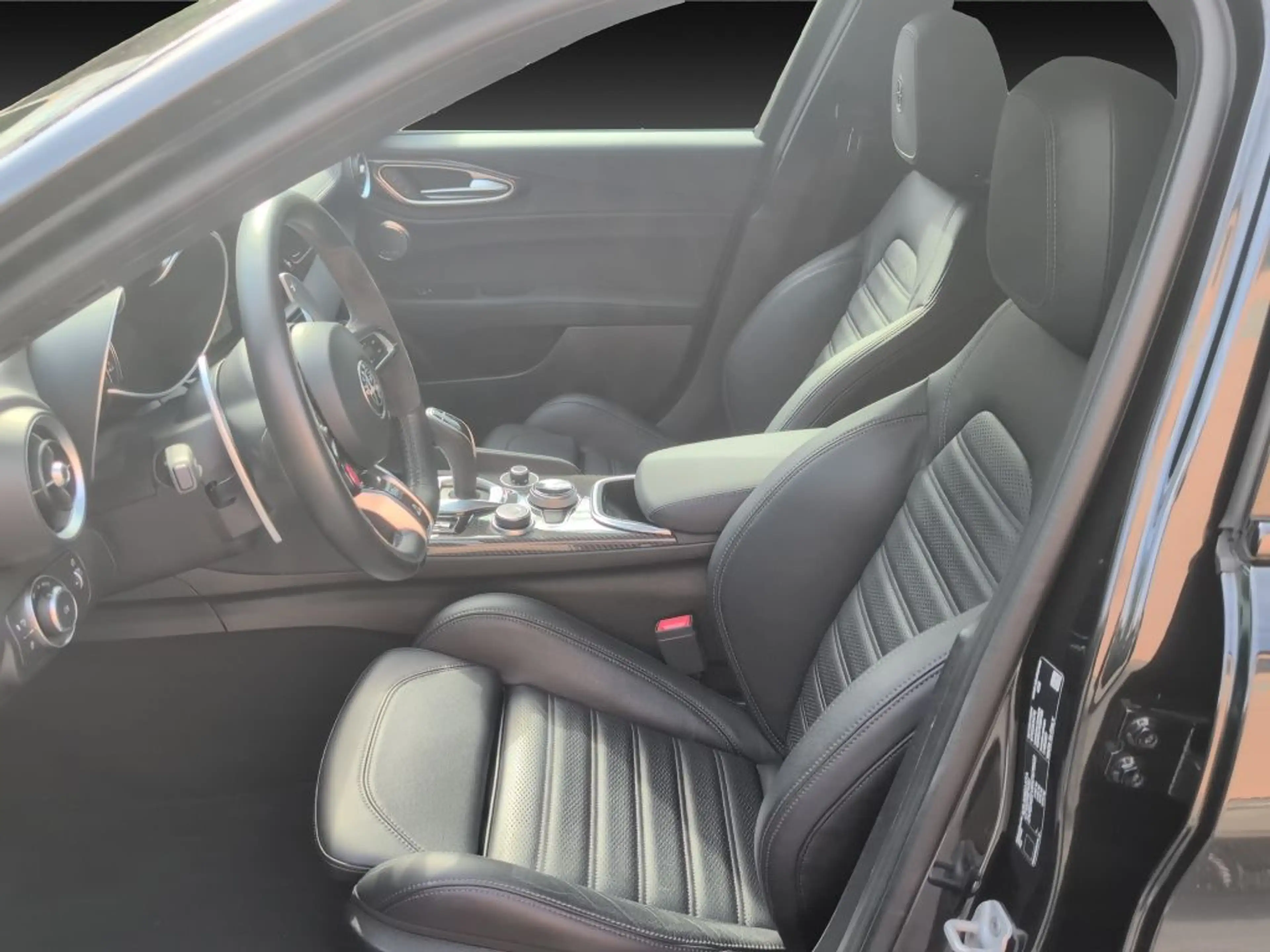 Alfa Romeo Giulia GIULIA QUADRIFOGLIO 1. HAND DE-FZG. ASSISTENZP. — photo 11