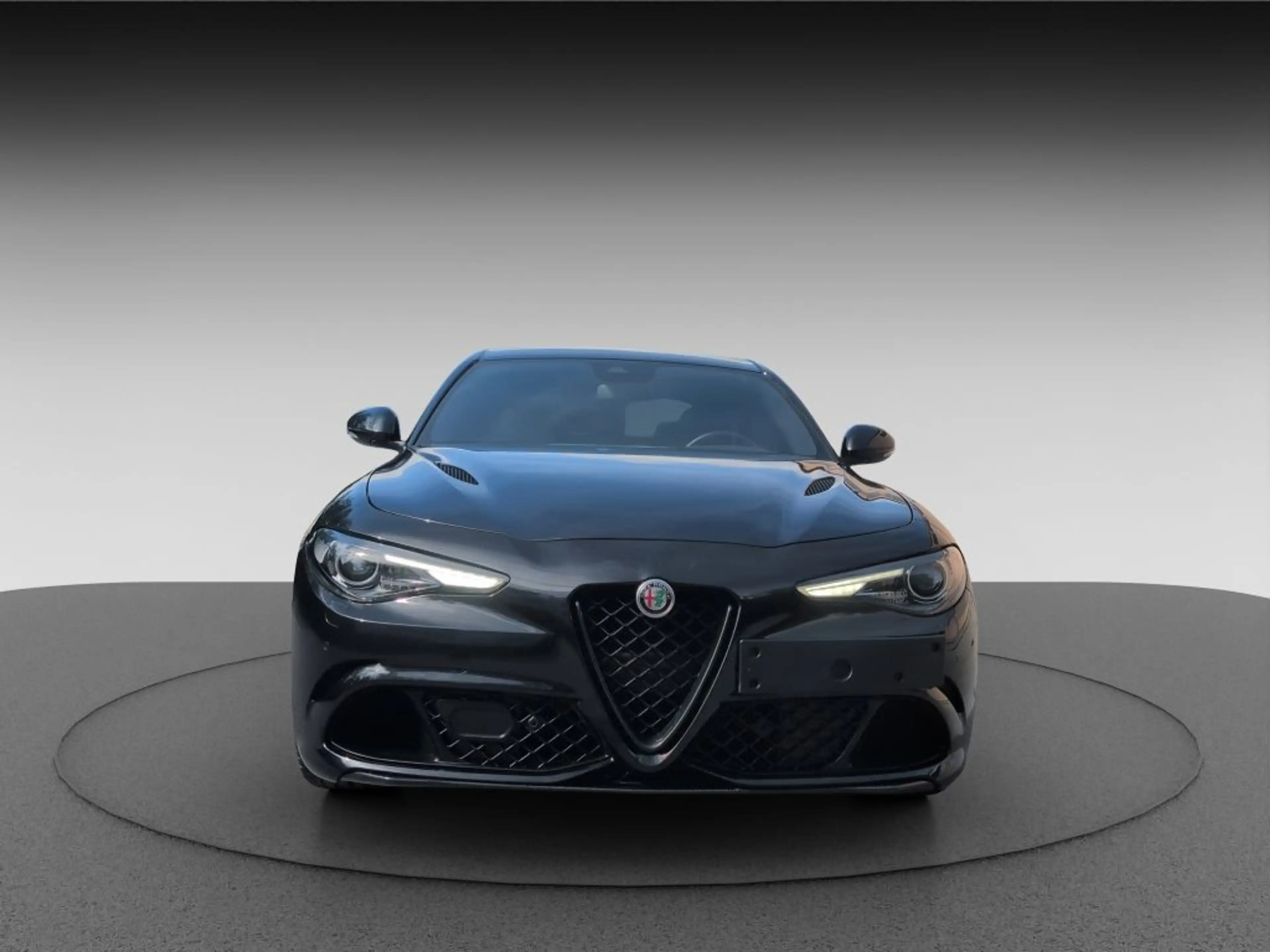 Alfa Romeo Giulia GIULIA QUADRIFOGLIO 1. HAND DE-FZG. ASSISTENZP. — photo 3