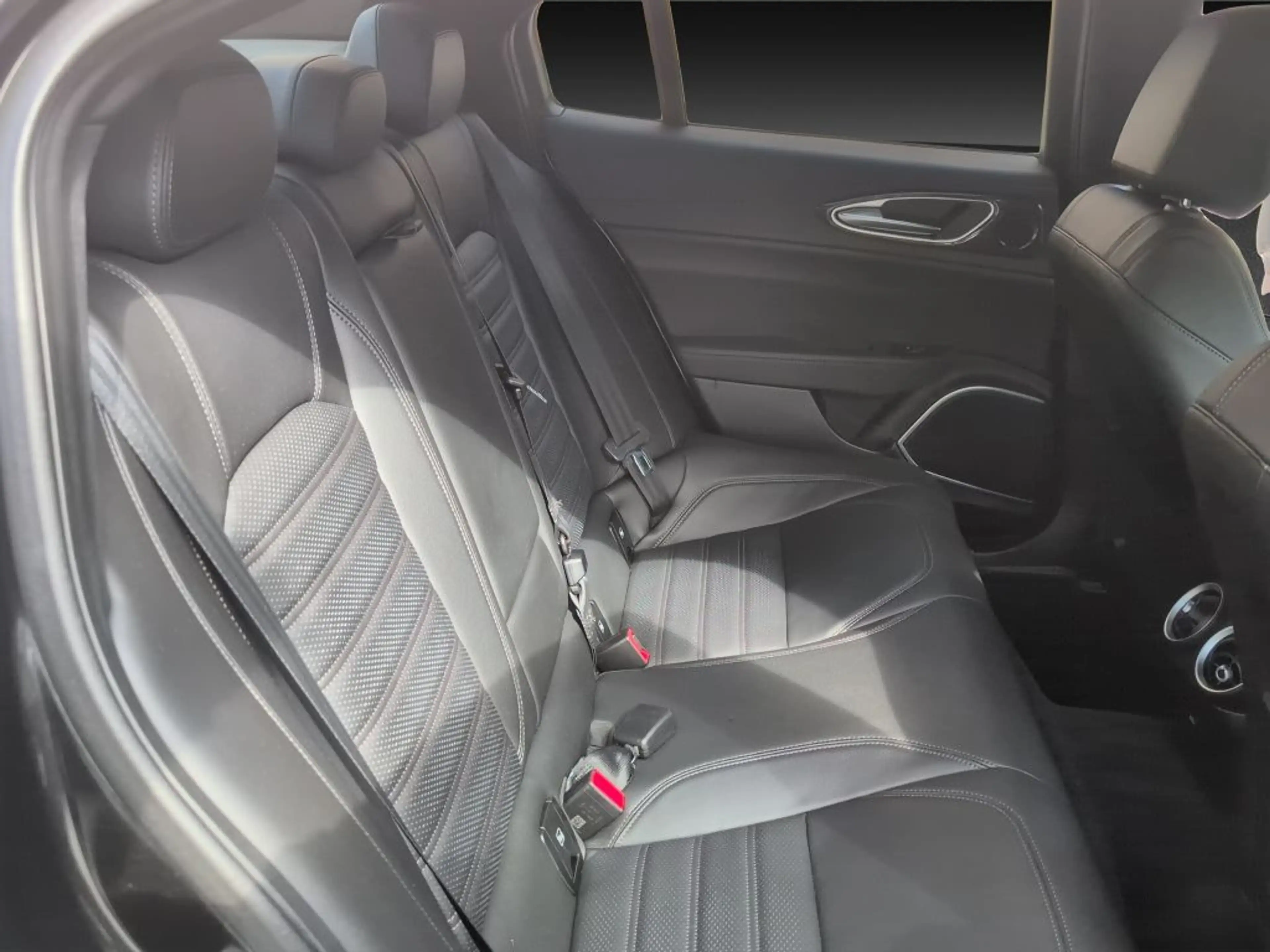 Alfa Romeo Giulia GIULIA QUADRIFOGLIO 1. HAND DE-FZG. ASSISTENZP. — photo 12