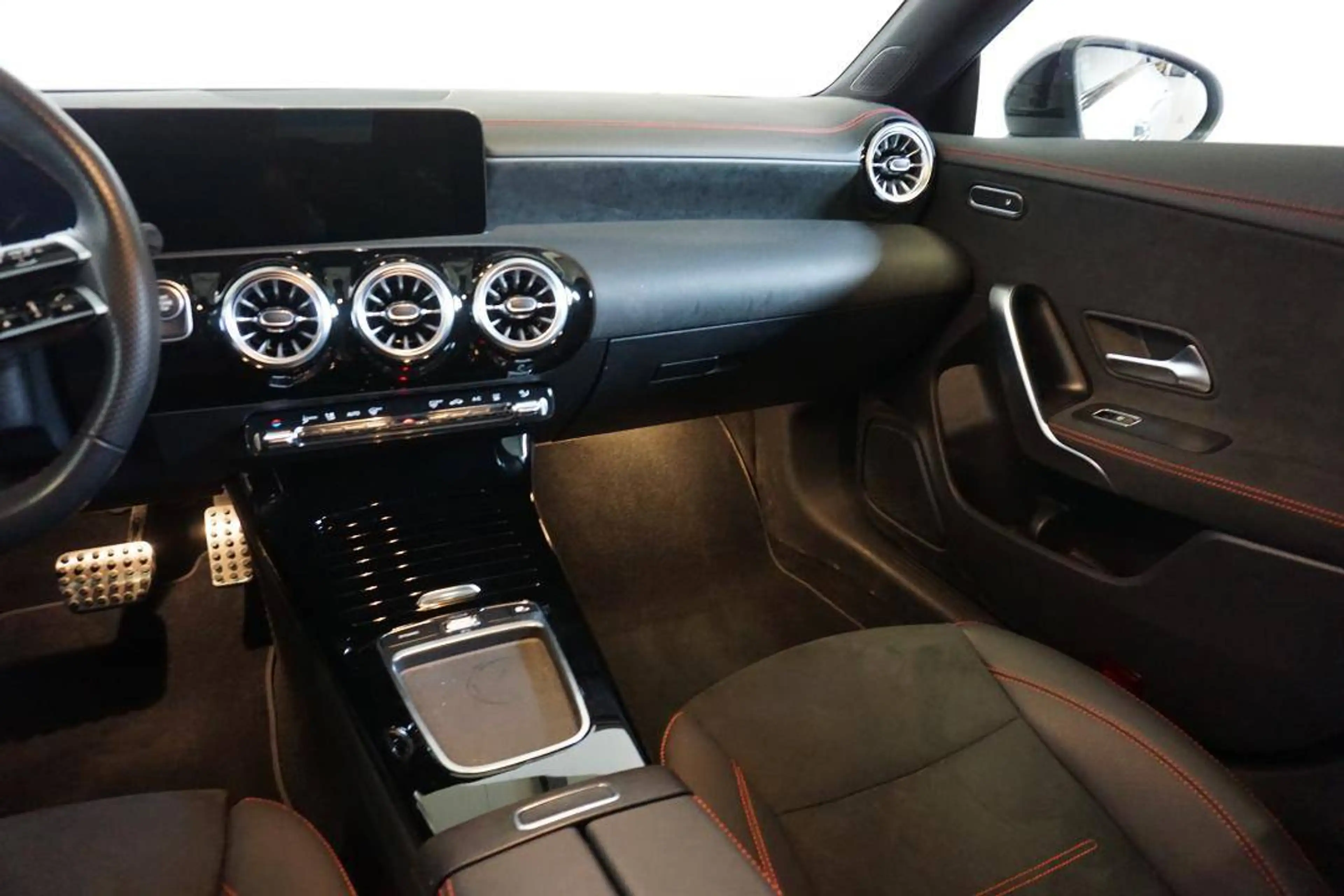 Mercedes-Benz CLA 250 AMG - NIGHT PAKKET — photo 6