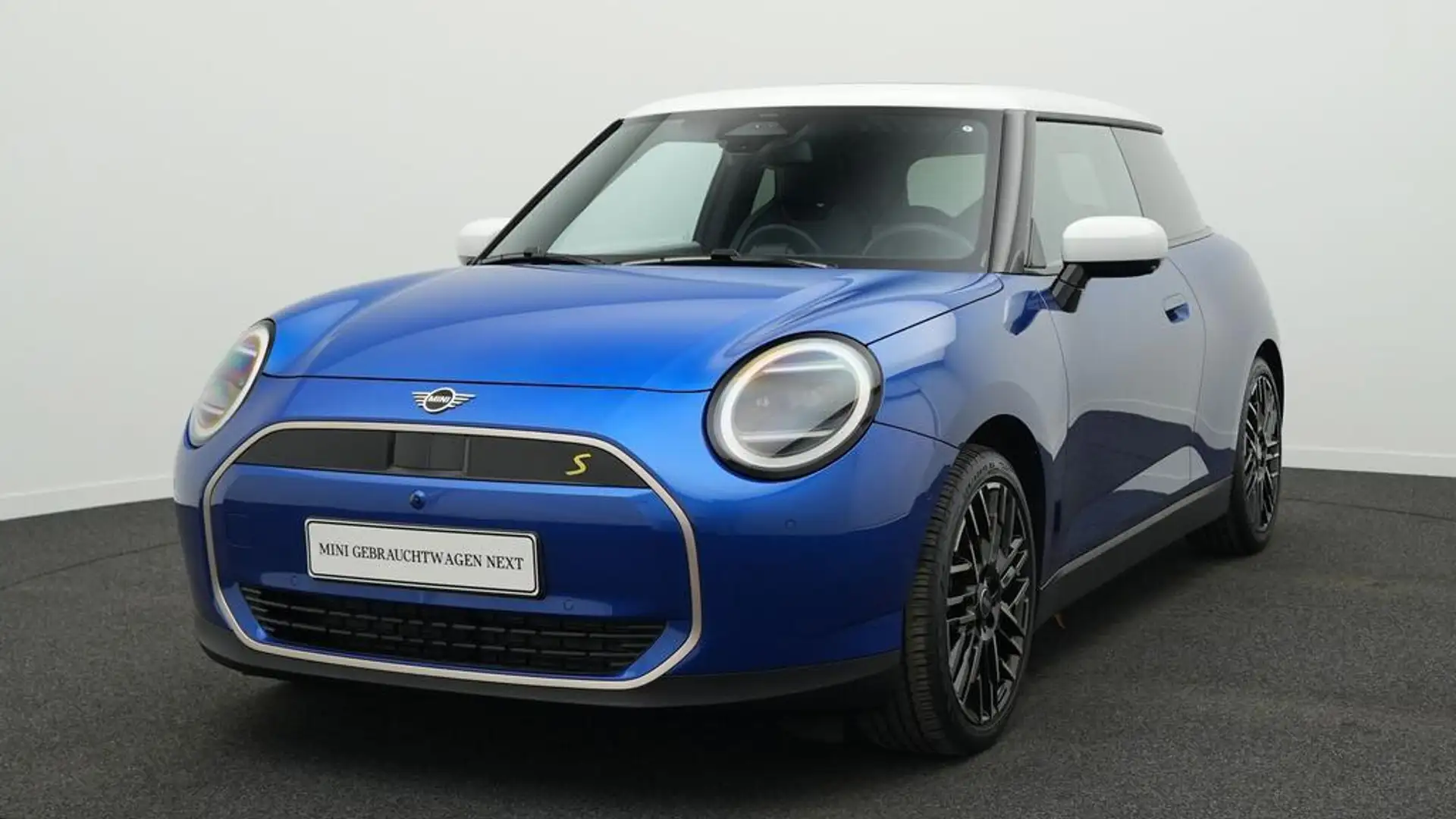 MINI Cooper SE Favoured Trim Blau - 1