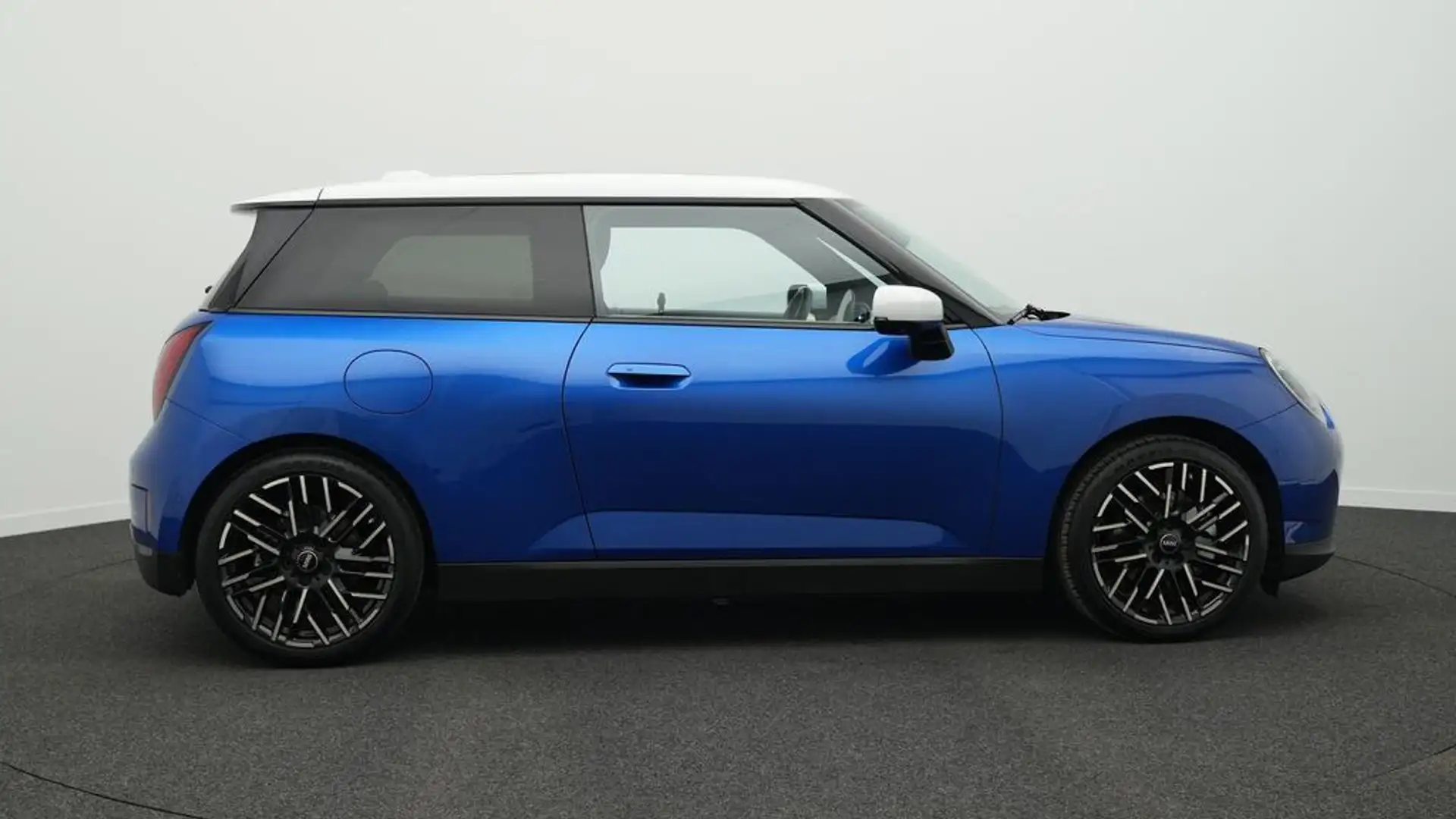 MINI Cooper SE Favoured Trim Blau - 2