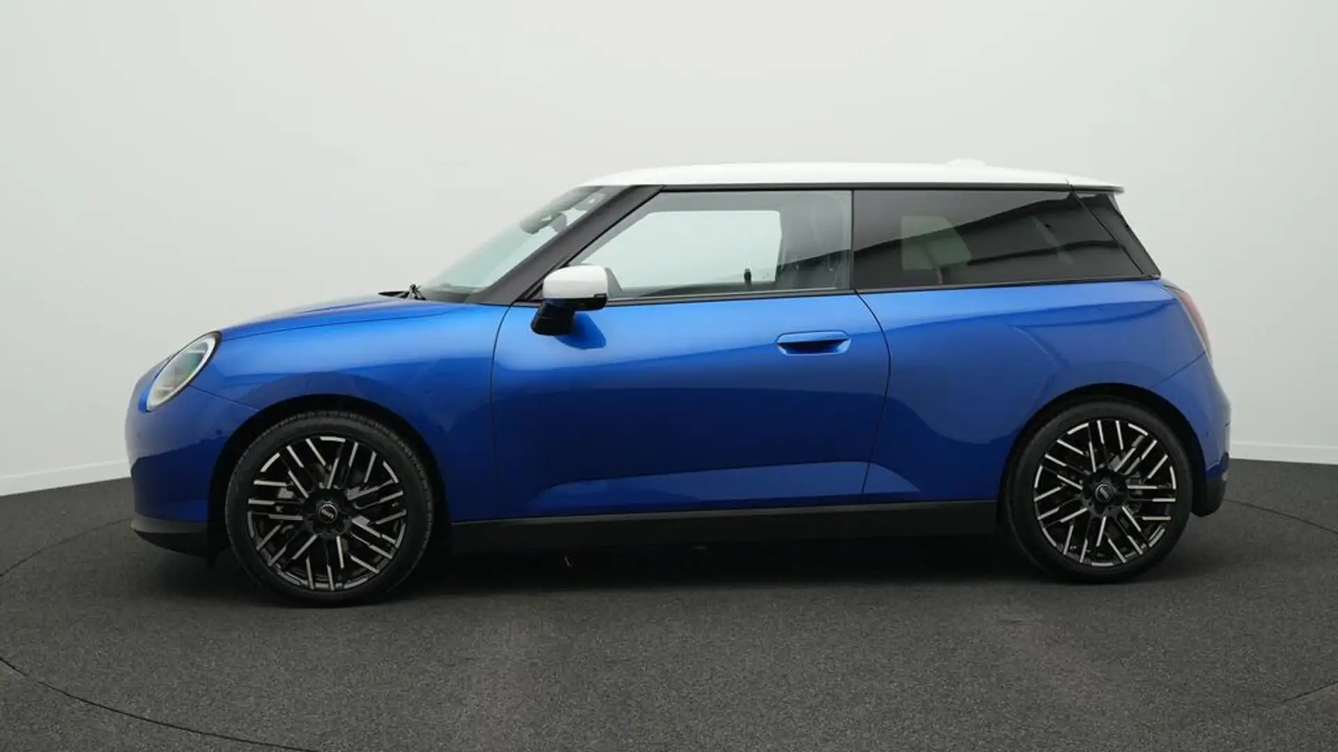 MINI Cooper SE Favoured Trim Blau - 2