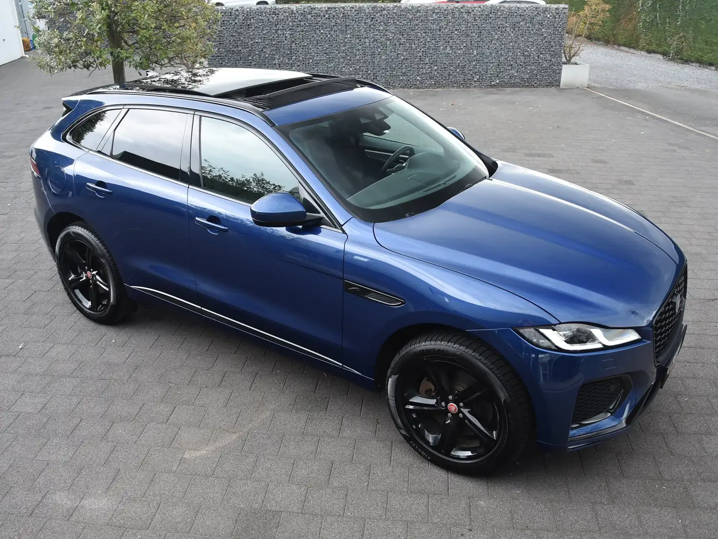 Jaguar F-Pace 2.0 T PHEV AWD P400e R-Dynamic S/Opendak Blauw - 1