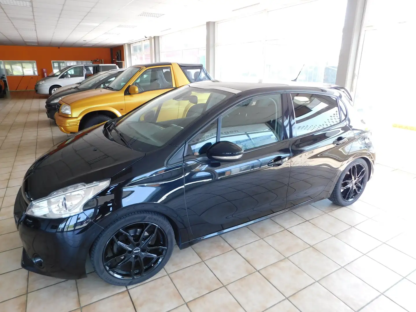 Peugeot 208 120 VTI Allure/NAVI/KLIMA/PDC Schwarz - 2
