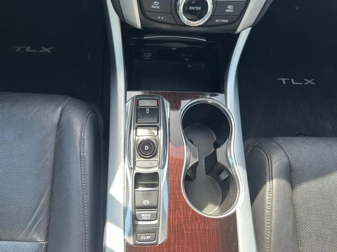 Acura TLX снимка Acura TLX