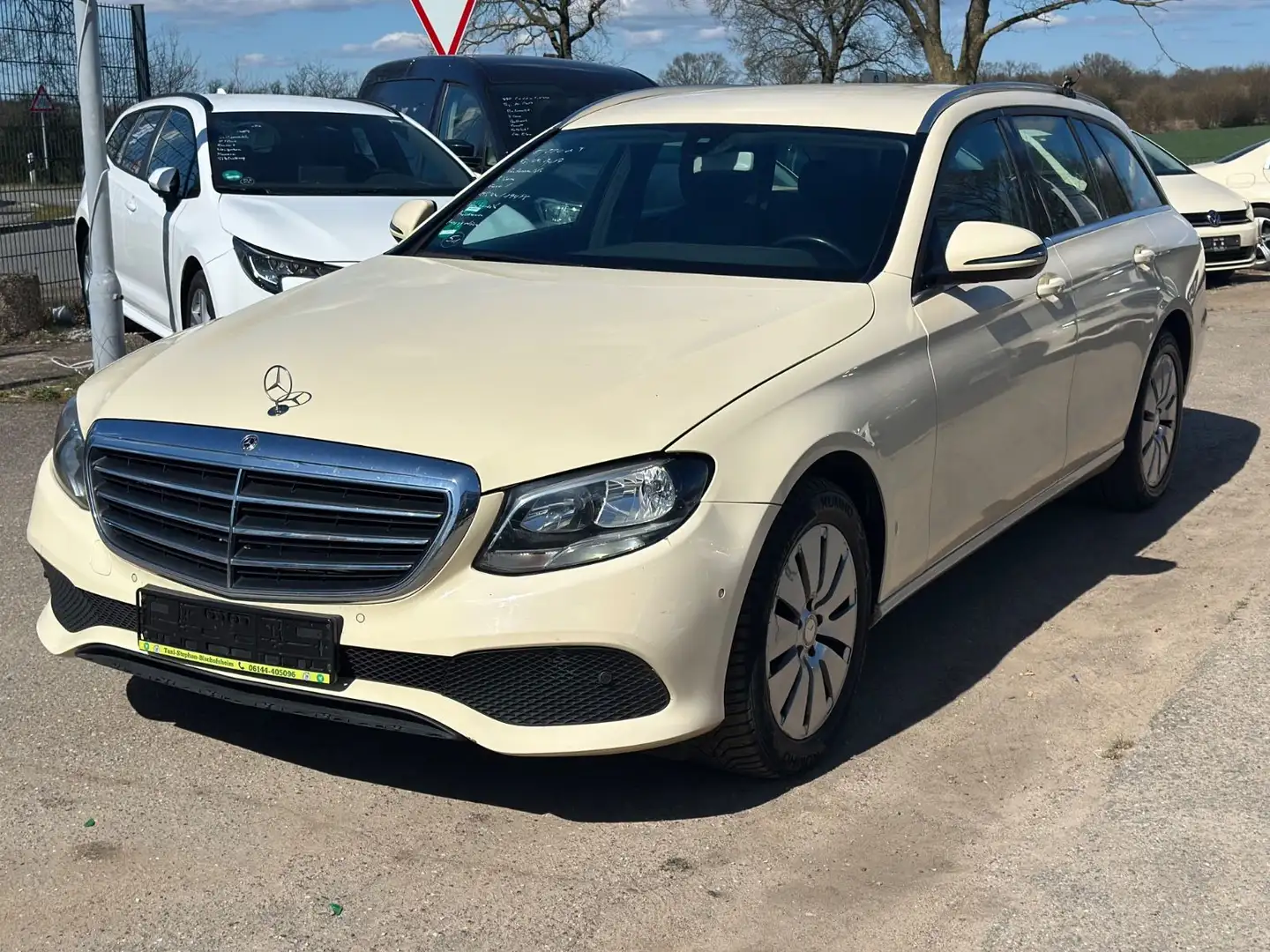 Mercedes-Benz E 220 d T*Aut*PDC*Klima*Euro 6*Kam*Navi* Beige - 1
