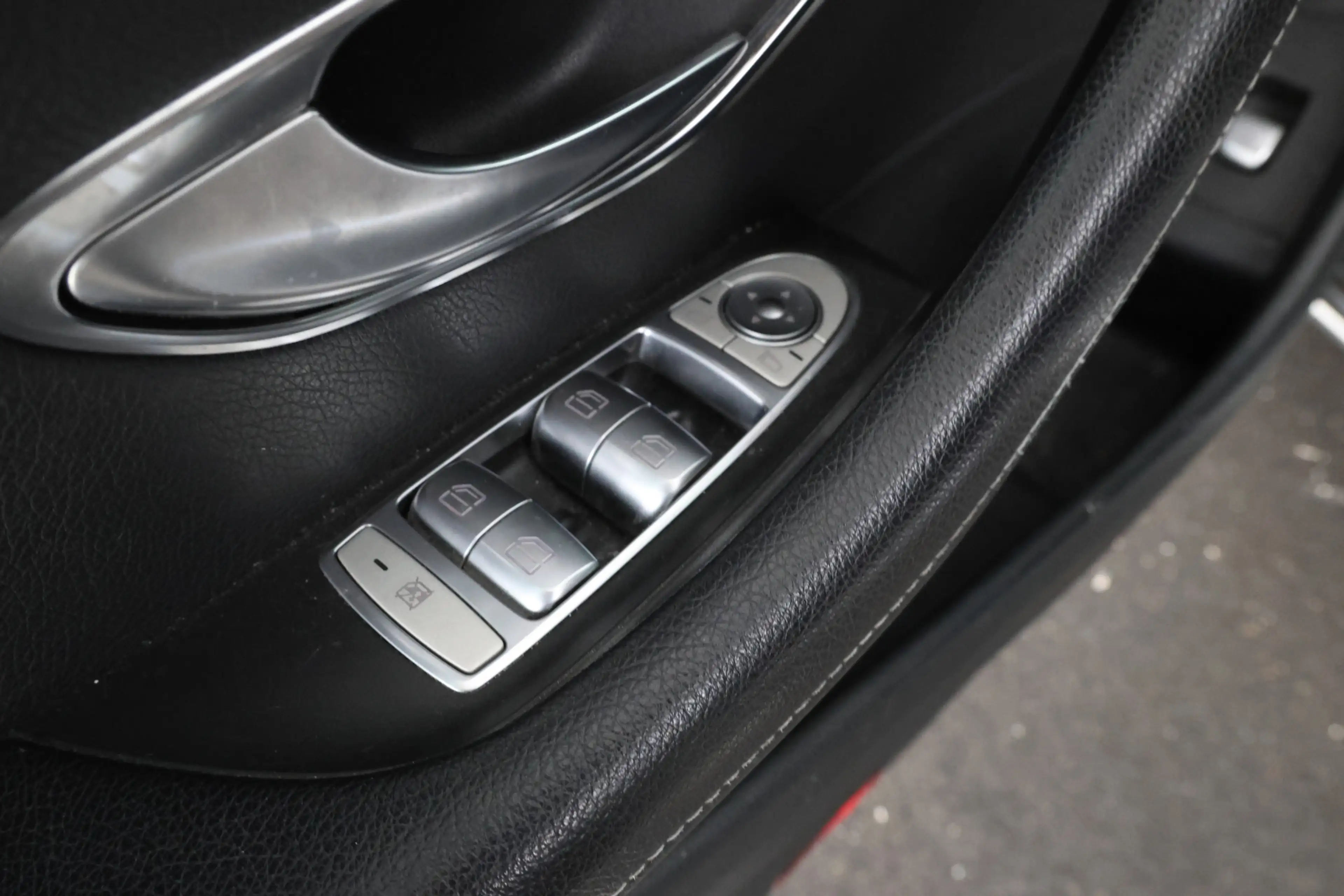 Mercedes-Benz E 220 Estate d Prestige — photo 12