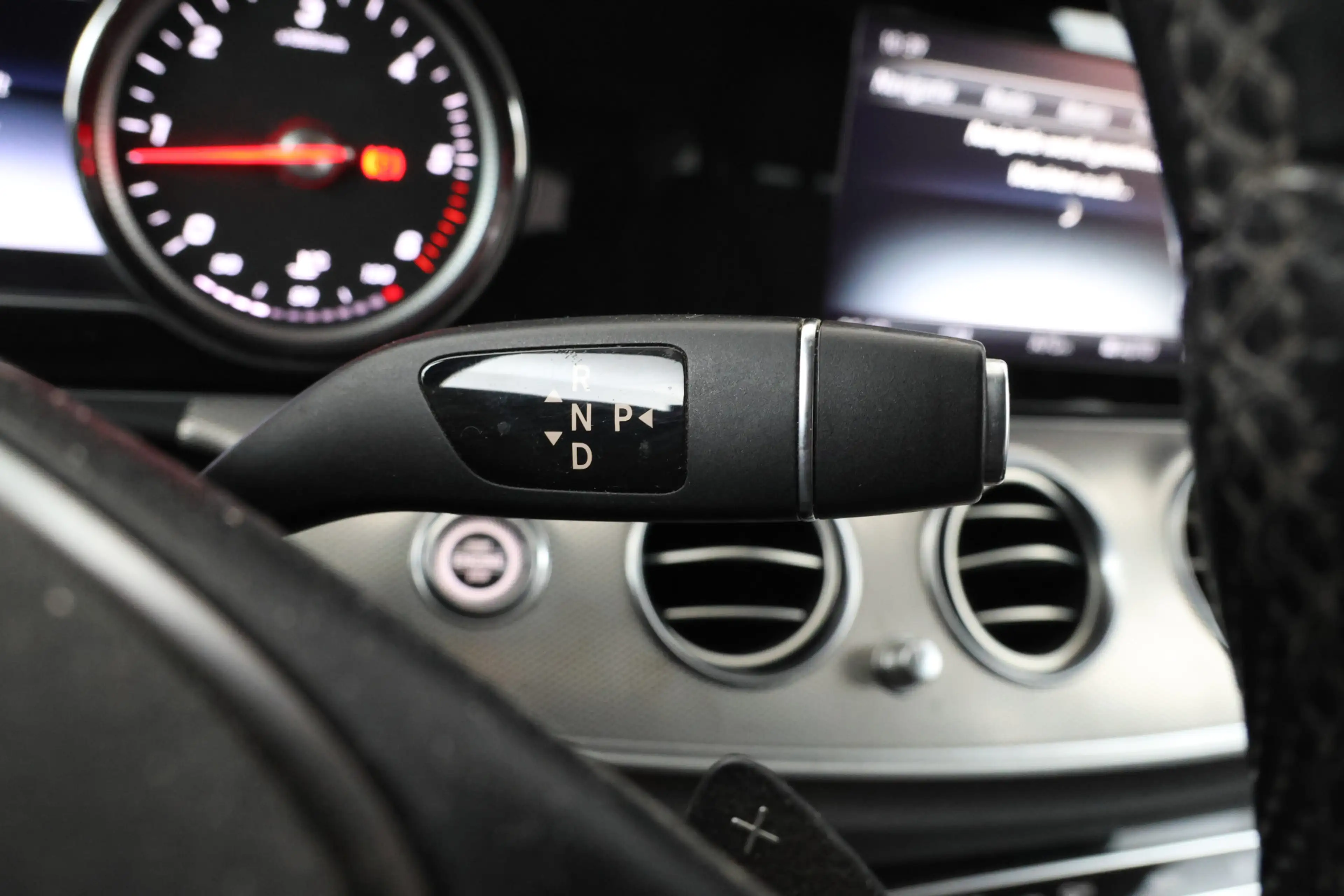 Mercedes-Benz E 220 Estate d Prestige — photo 21
