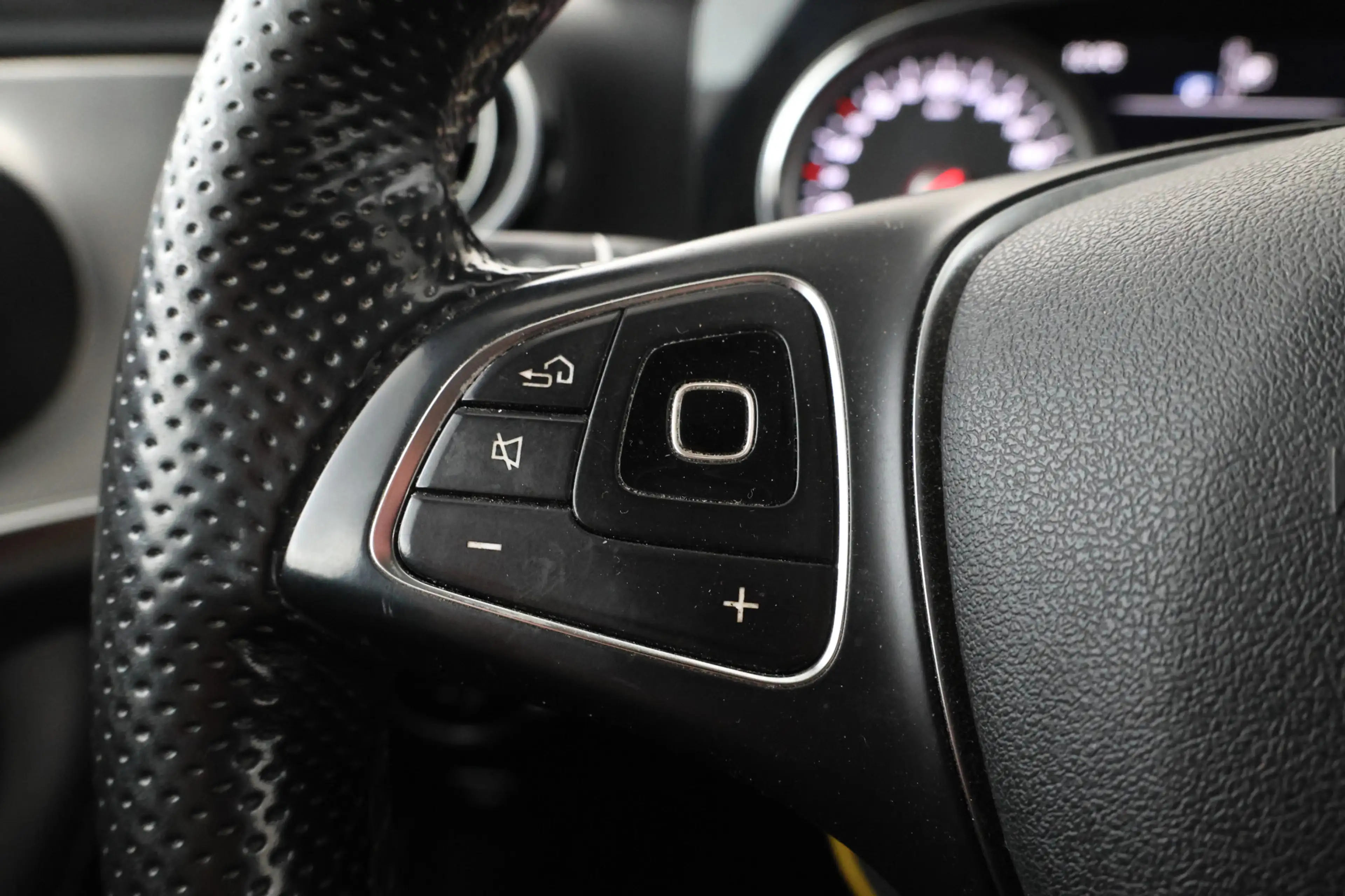 Mercedes-Benz E 220 Estate d Prestige — photo 18