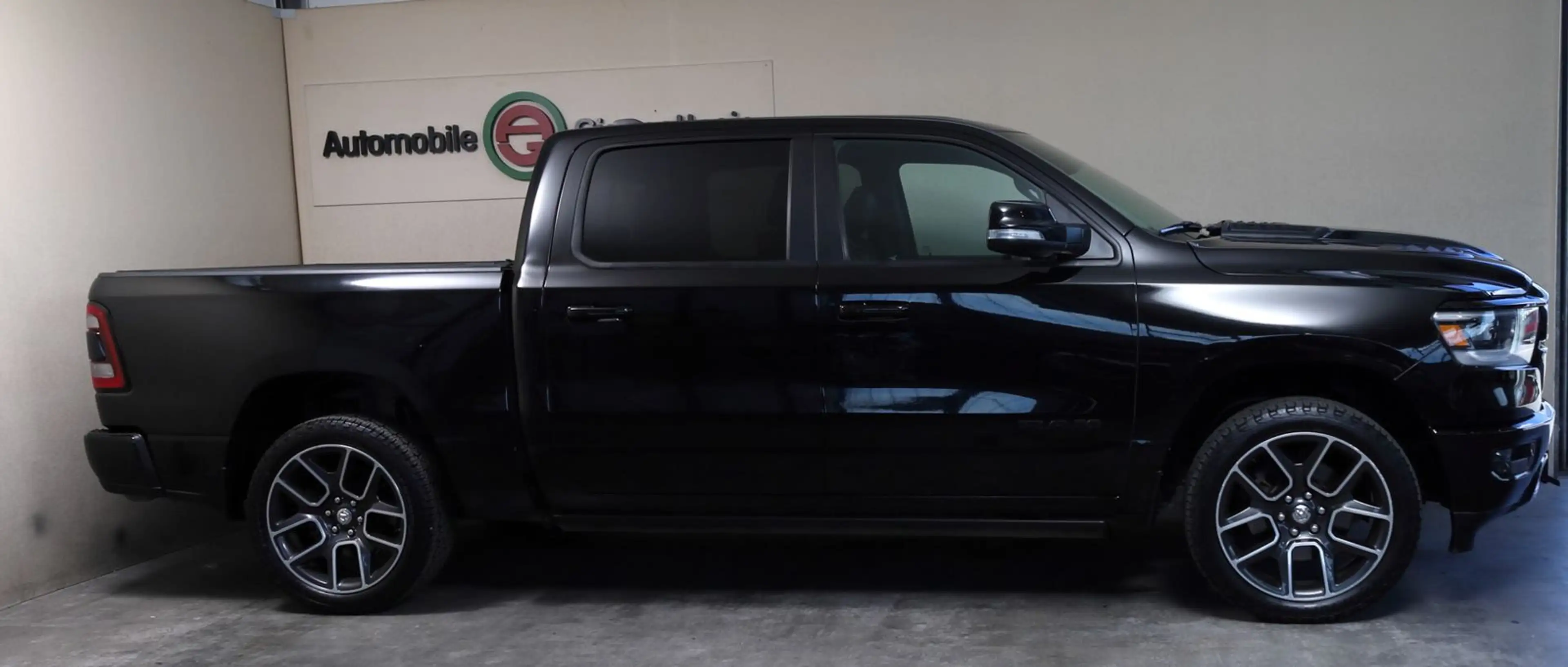 Dodge RAM Crew Cab SportLPG U-FreiDeutsche Genration 5 — photo 2