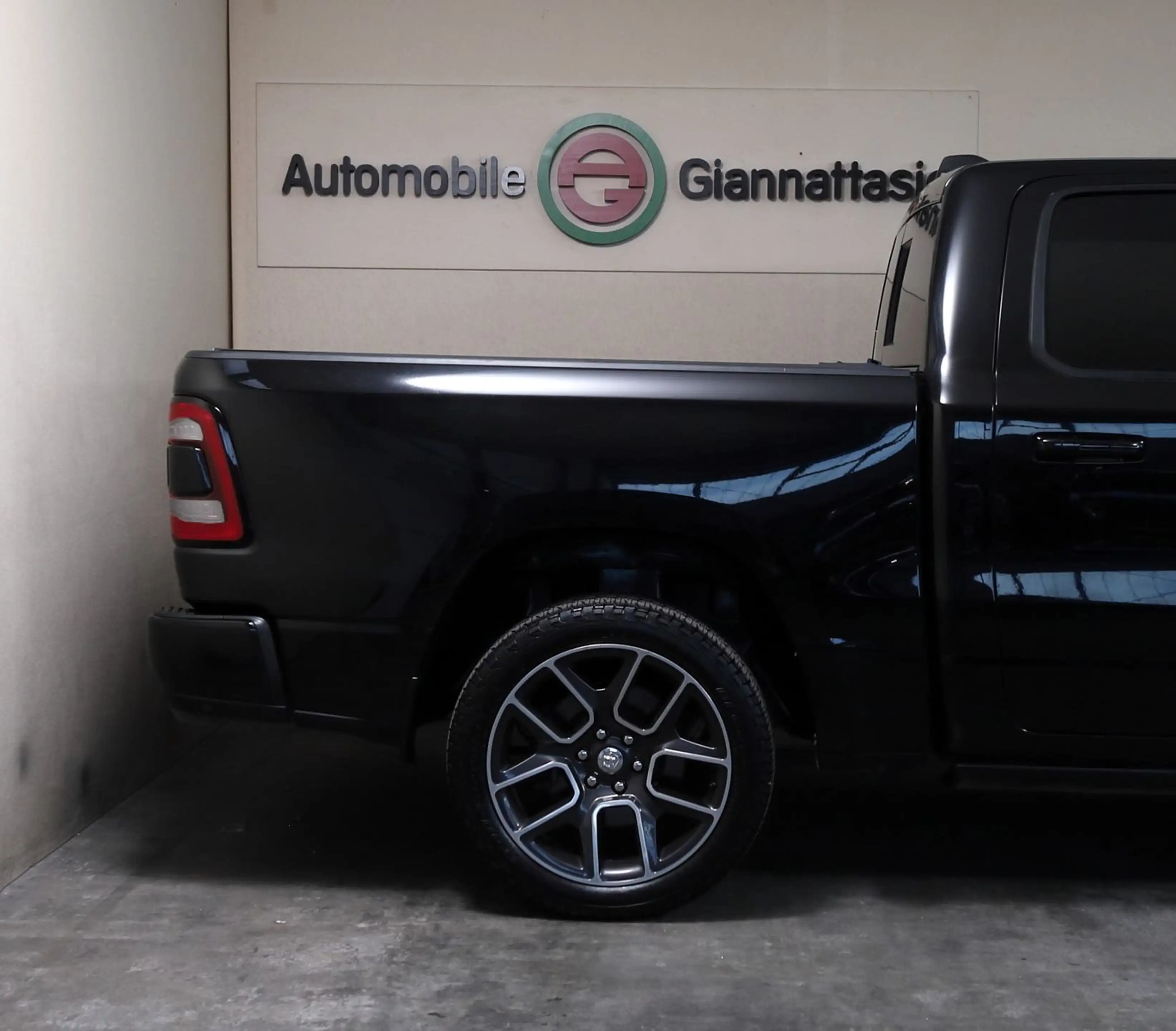 Dodge RAM Crew Cab SportLPG U-FreiDeutsche Genration 5 — photo 8