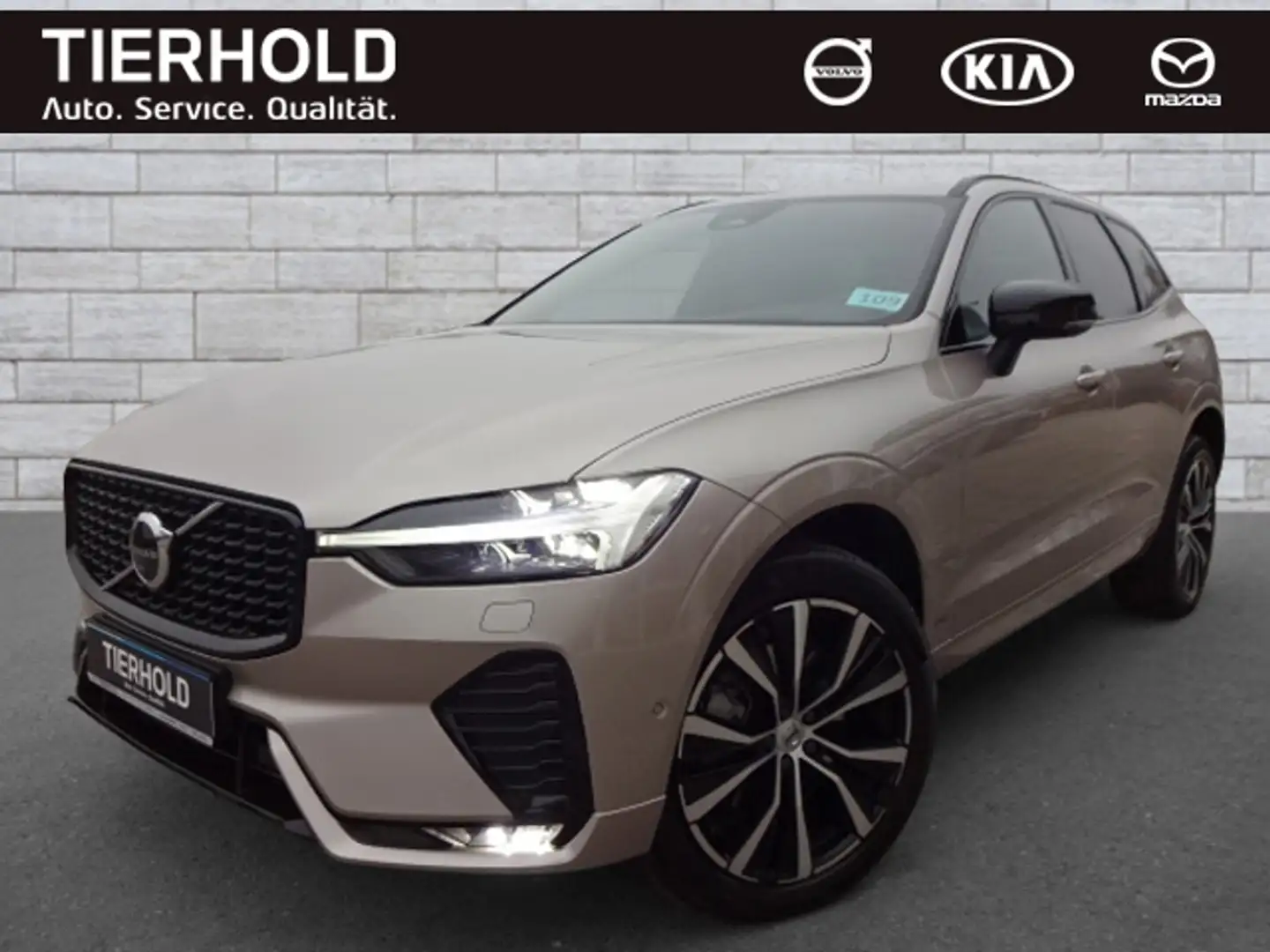 Volvo XC60 B4 Ultimate Dark AWD AHK LUFTFW HUD PANO HK Beige - 2