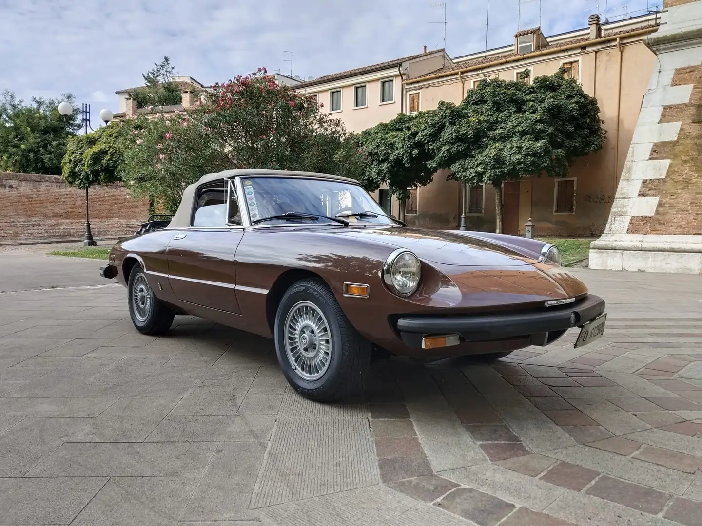 Alfa Romeo Spider 2000 Veloce mod. America Коричневий - 1