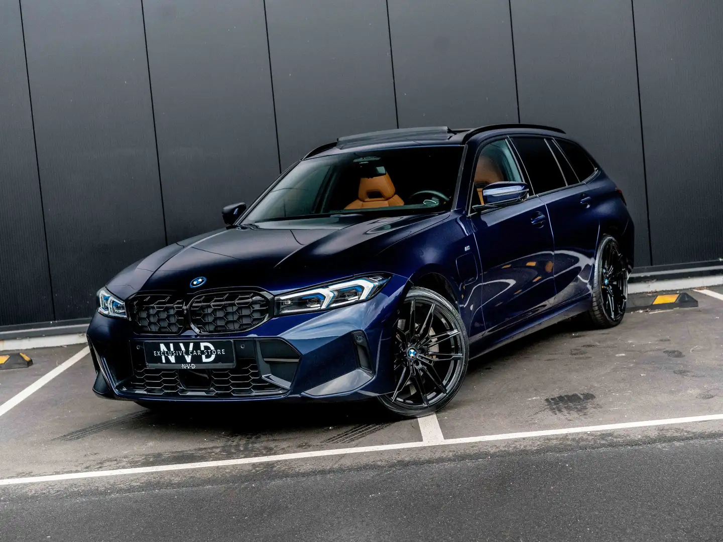 BMW 320 320e | PHEV | M-sport | Pano | H.Kardon | Trekhaak Bleu - 1