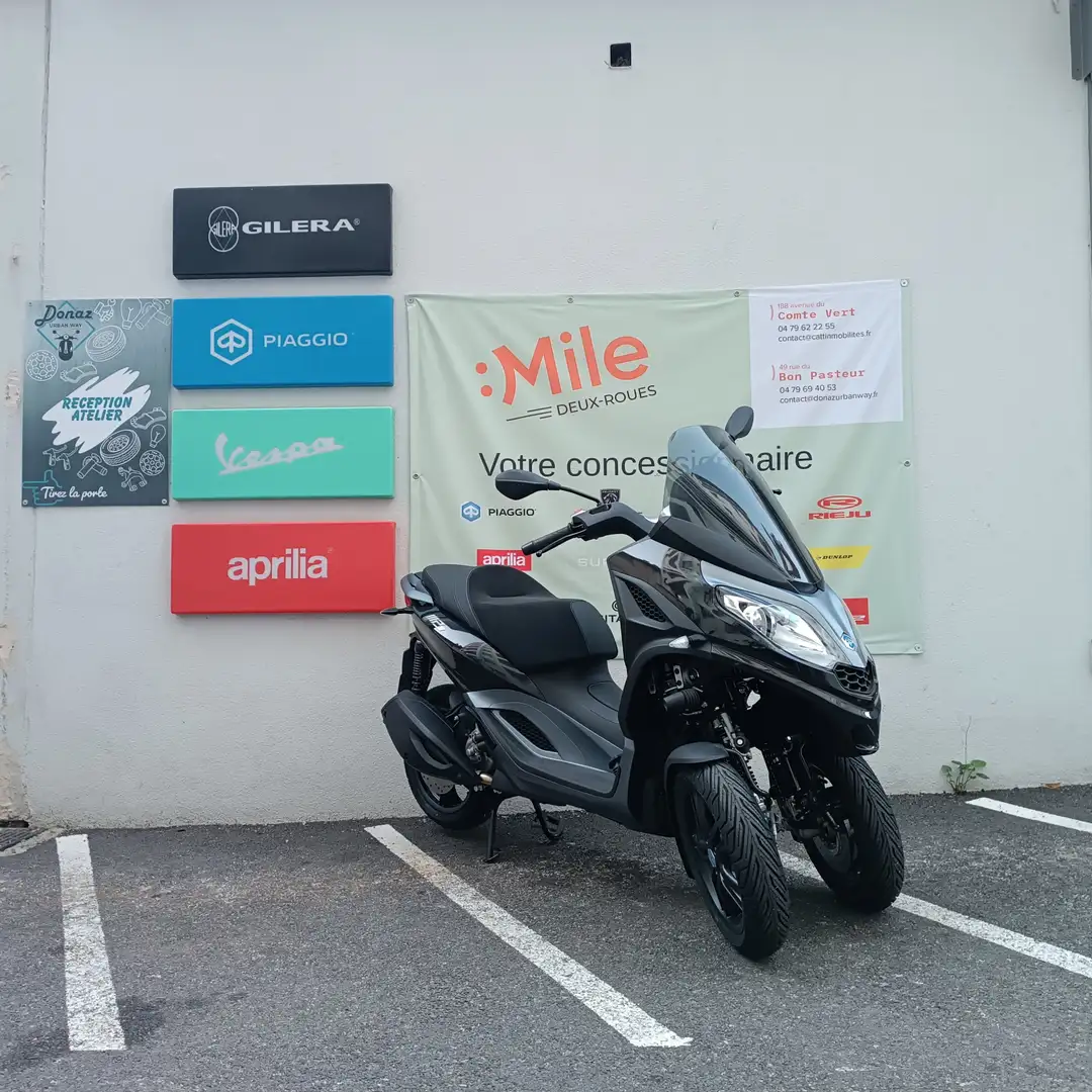 Piaggio MP3 300 Чорний - 1