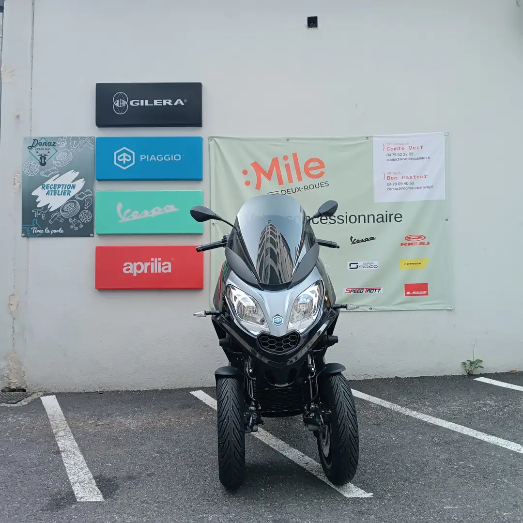 Piaggio MP3 300 Чорний - 2