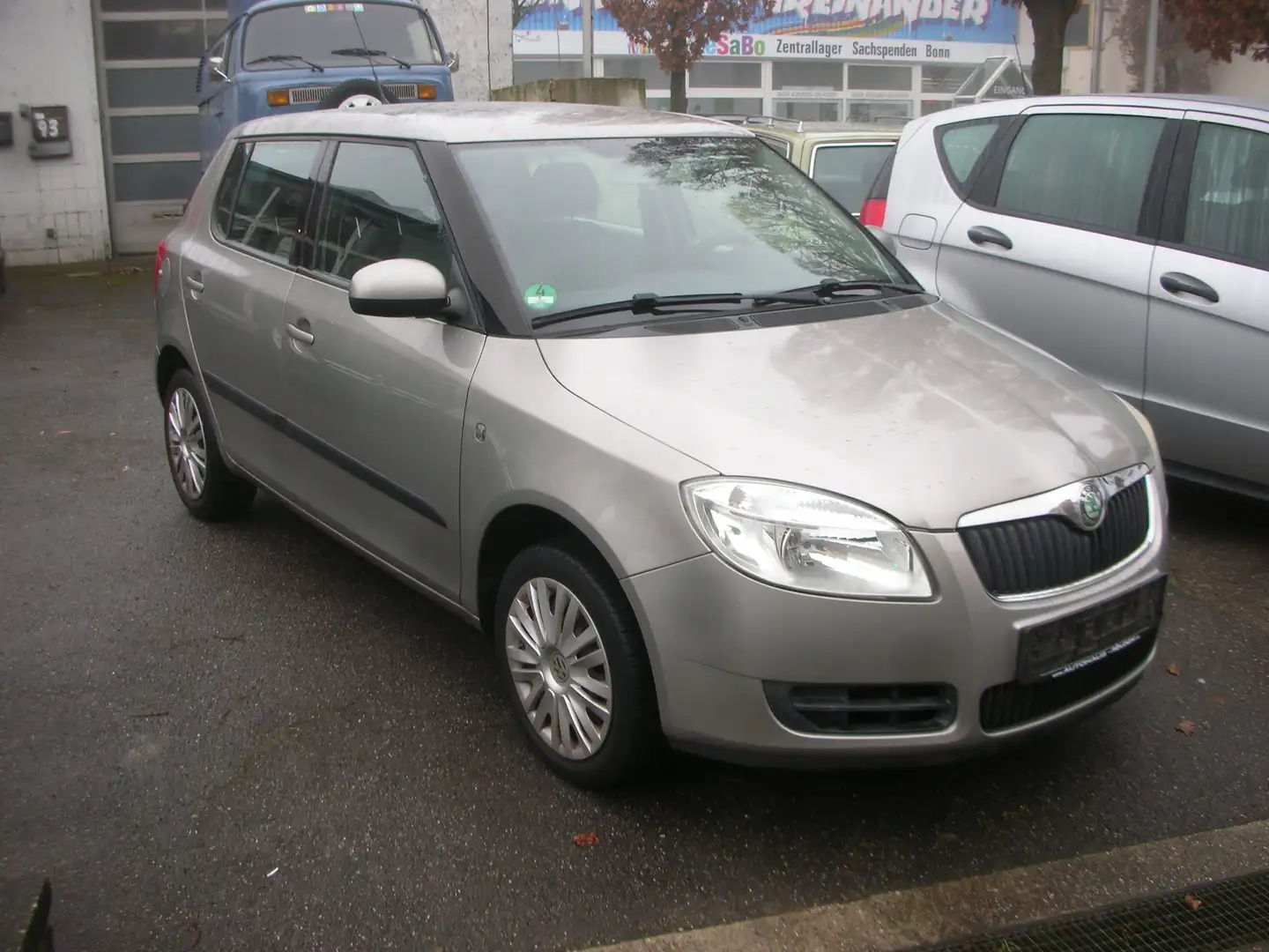 Skoda Fabia *1.4l-63kW *Klima+Sitzheizung *5-Türen Plateado - 1