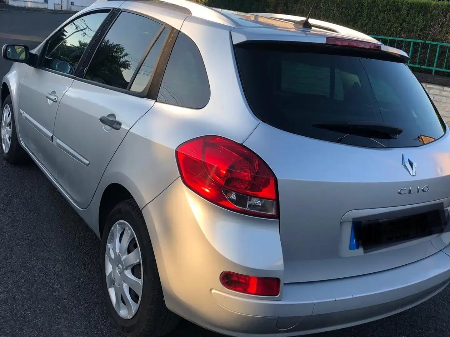Renault Clio Clio Estate III dCi 85 eco2 Expression Clim Gris - 2
