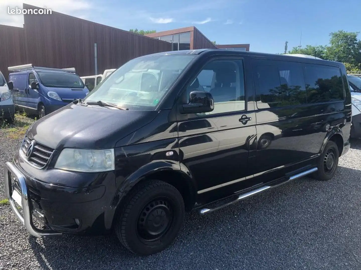 Volkswagen 2.5 TDI 130CH LONG TIPTRONIC Чорний - 1