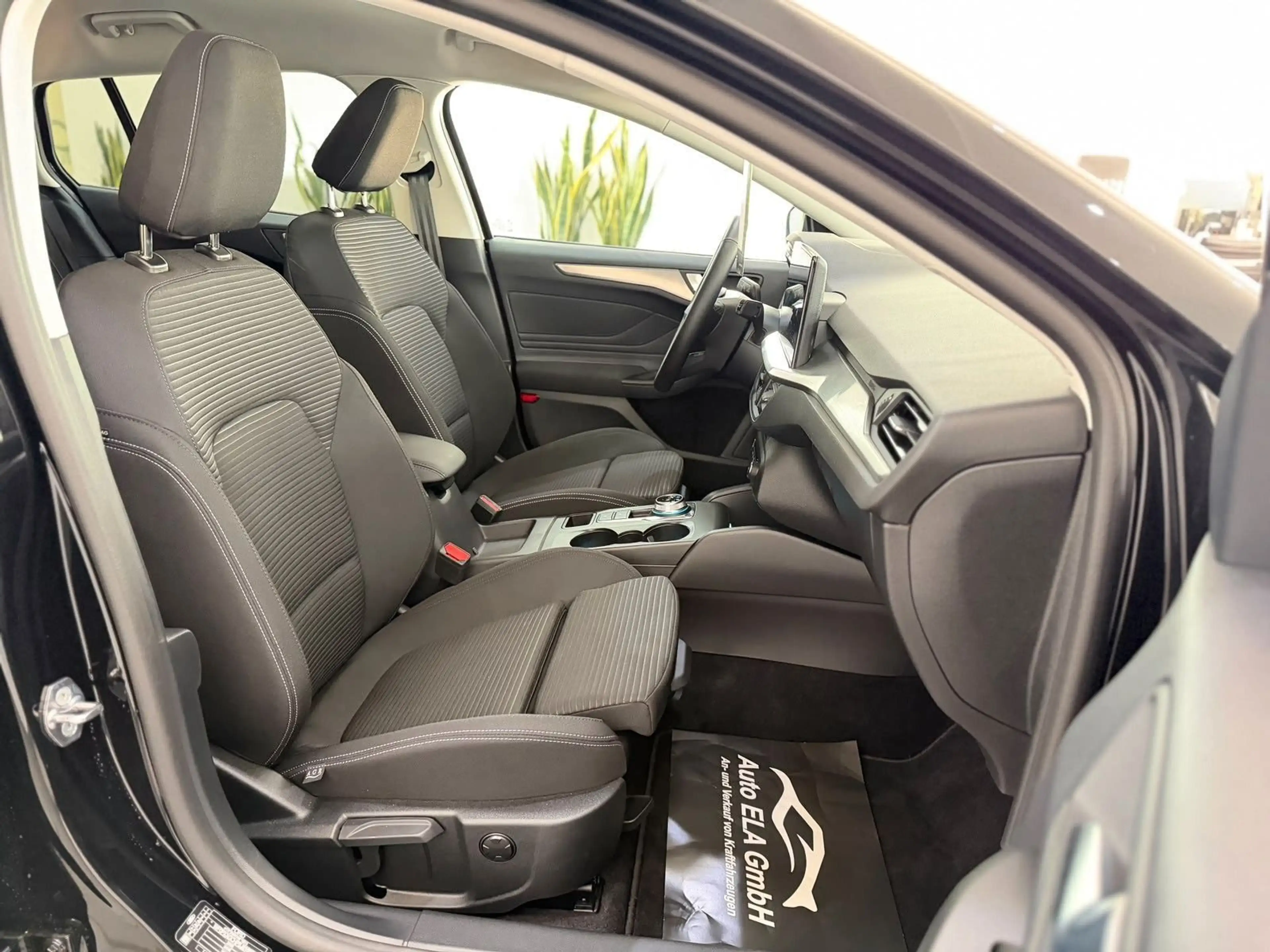 Ford Focus Turnier Titanium Automatik 1.Hand|AHK|Kam. — photo 11