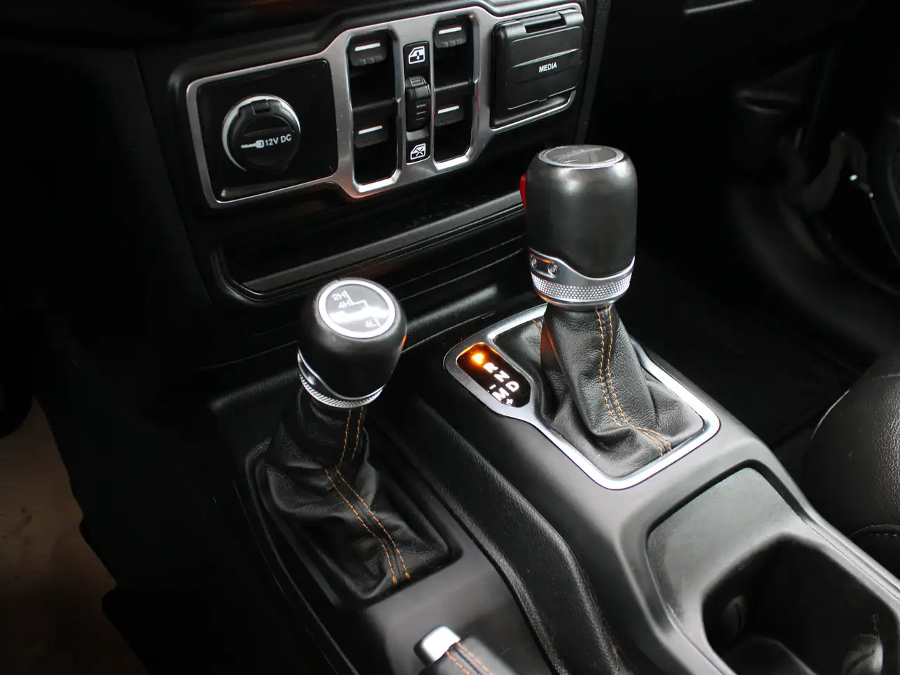 Jeep Gladiator снимка Jeep Gladiator