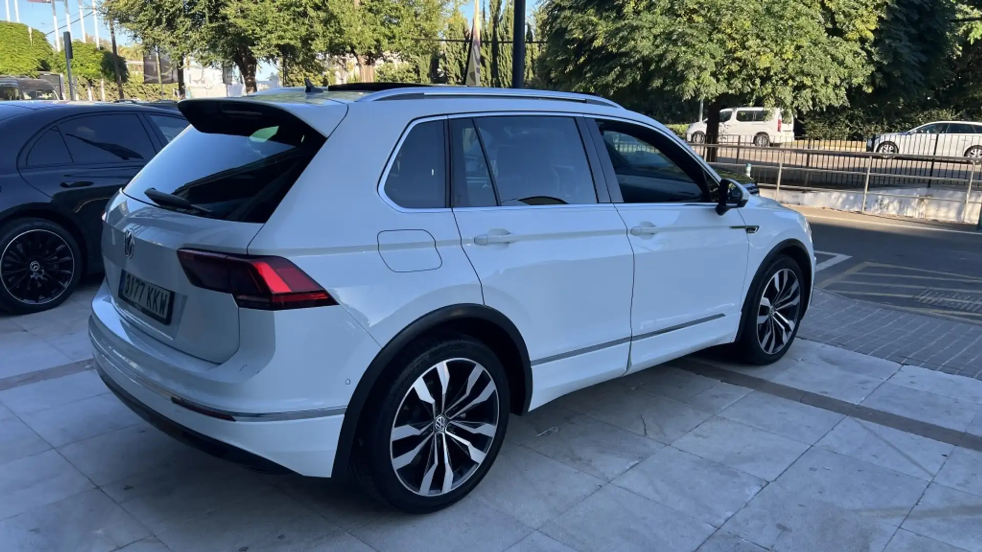 Volkswagen Tiguan 2.0TDI Sound R-Line DSG Weiß - 1