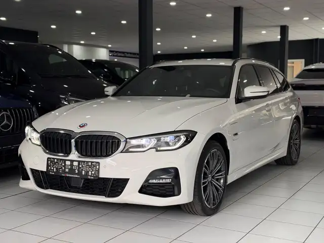 Bmw 330 e Touring*M PAKET*HEADUP*AHK*LASER*KEYLESS*