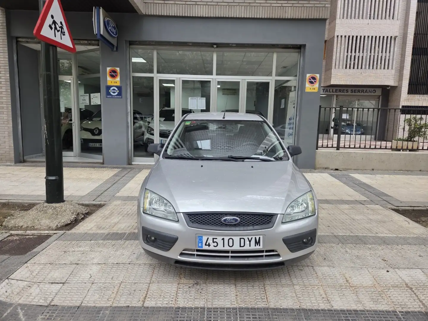 Ford Focus 1.6 Trend Aut. Plateado - 2