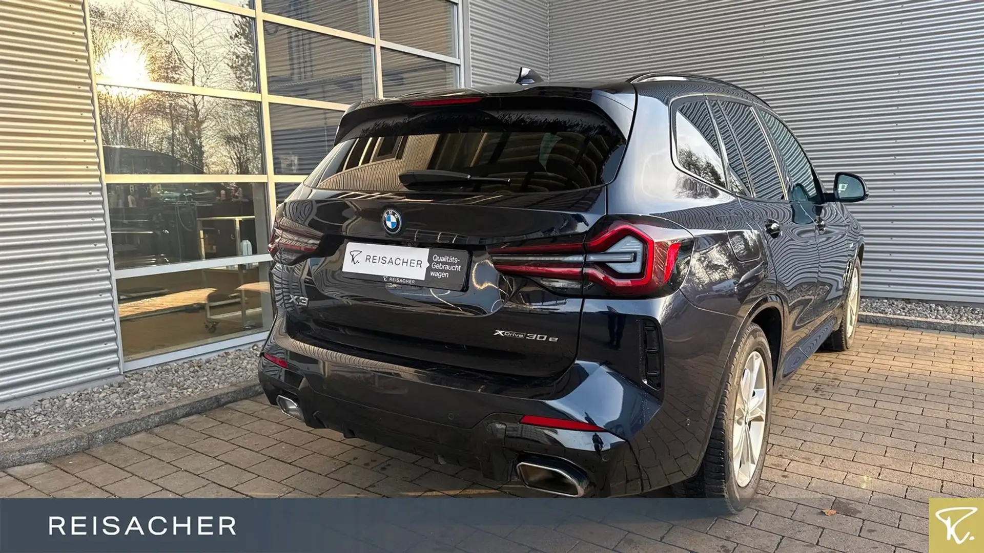 BMW X3 xDrive 30e M-Sport Navi Pano HUD RüKa 20"LM Schwarz - 2